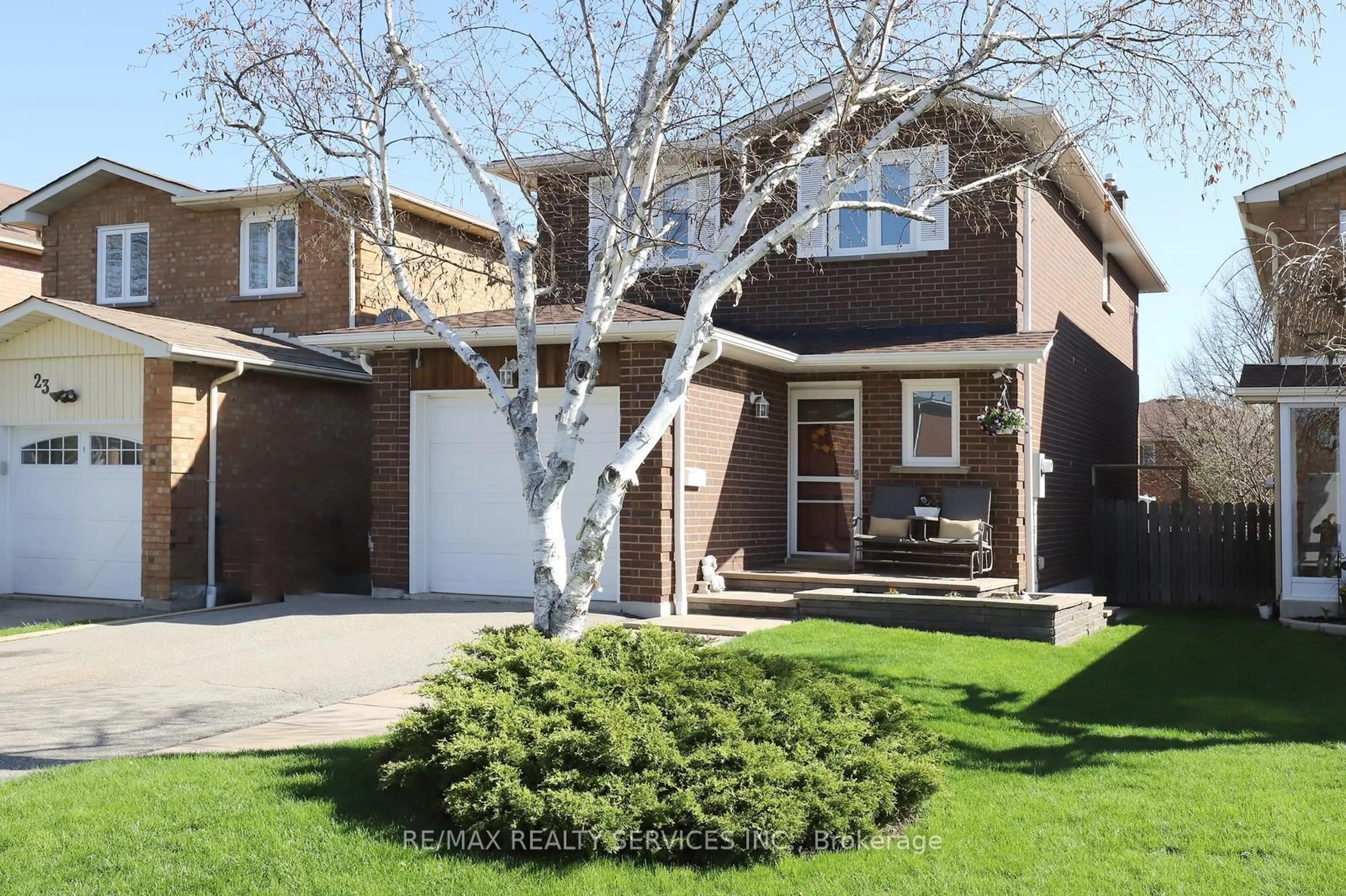 Home with brick exterior material, street for 21 Shenstone Ave, Brampton Ontario L6Z 2Y9