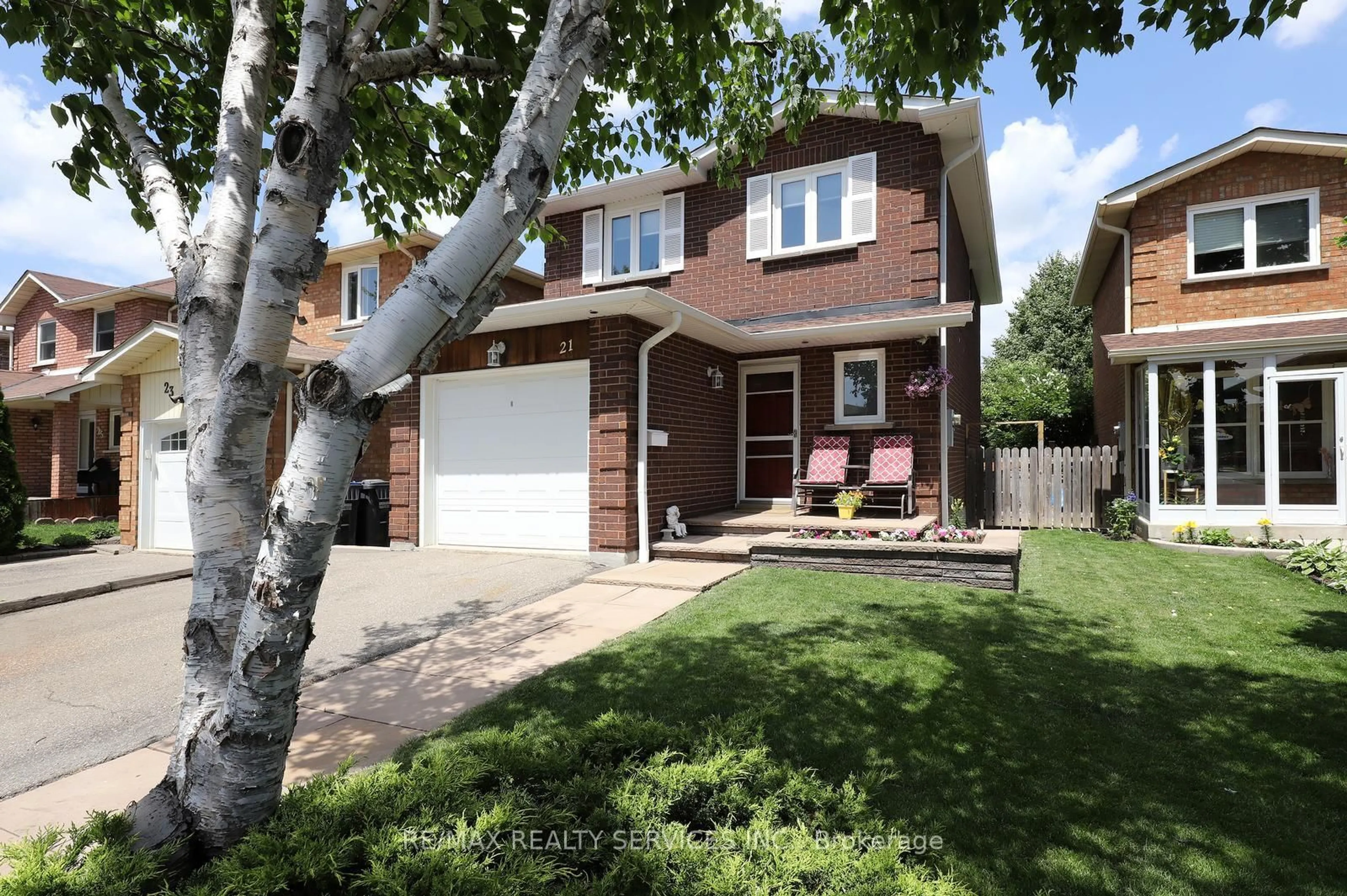 Home with brick exterior material, street for 21 Shenstone Ave, Brampton Ontario L6Z 2Y9