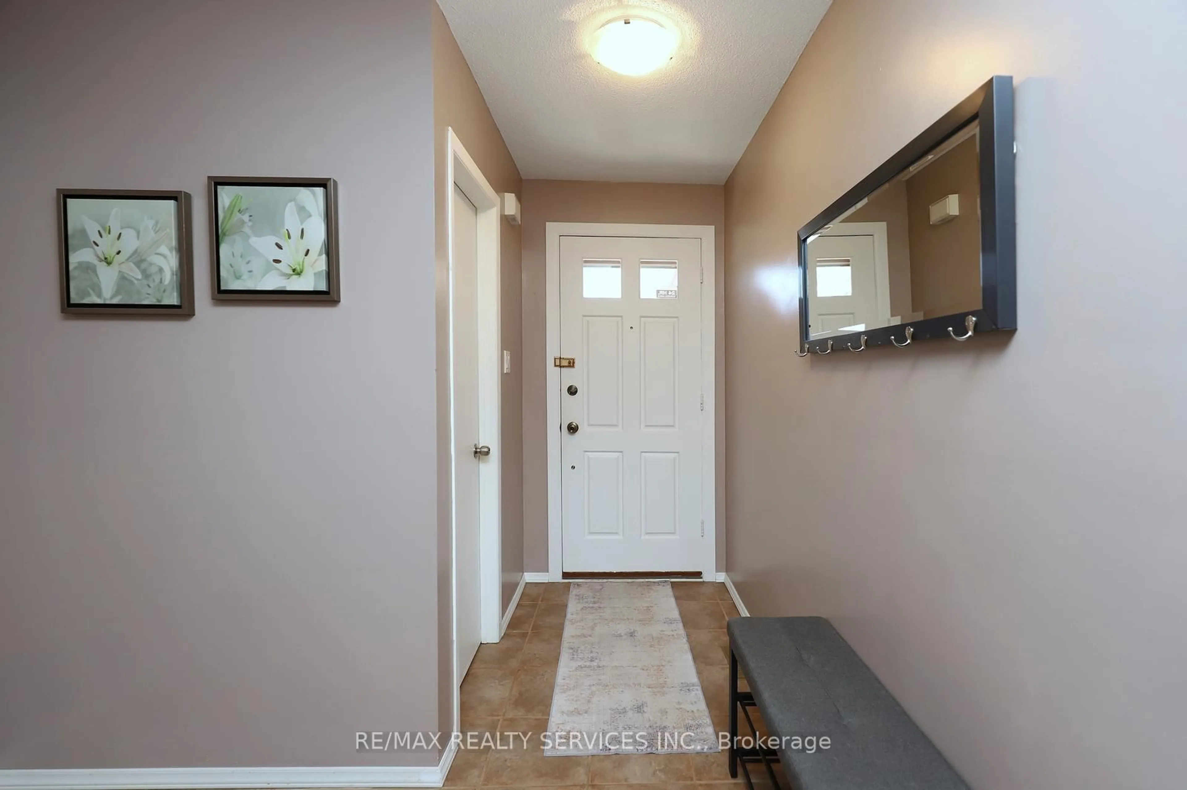 Indoor entryway for 21 Shenstone Ave, Brampton Ontario L6Z 2Y9