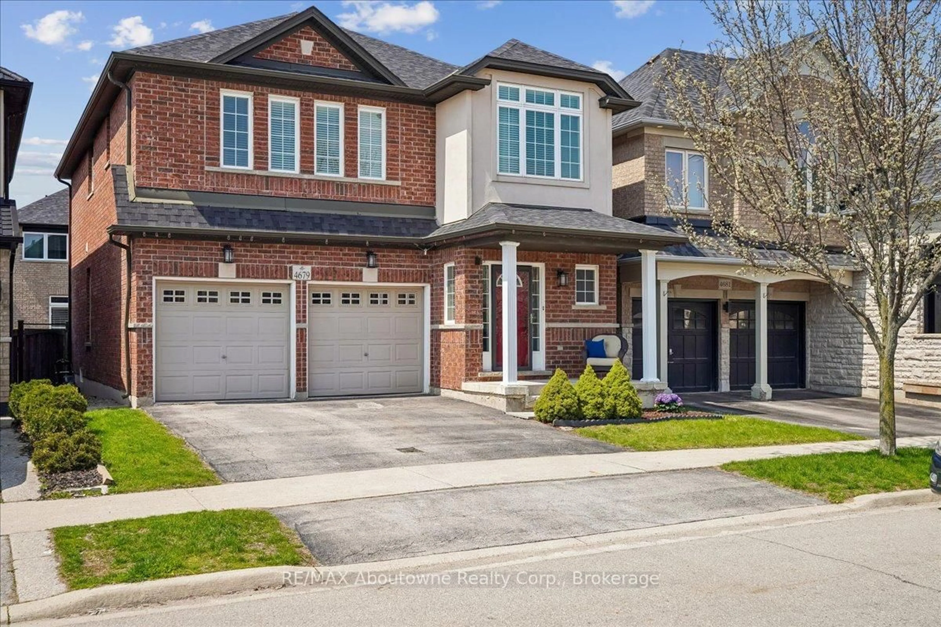 Home with brick exterior material, street for 4679 Webb St, Burlington Ontario L7M 0E3