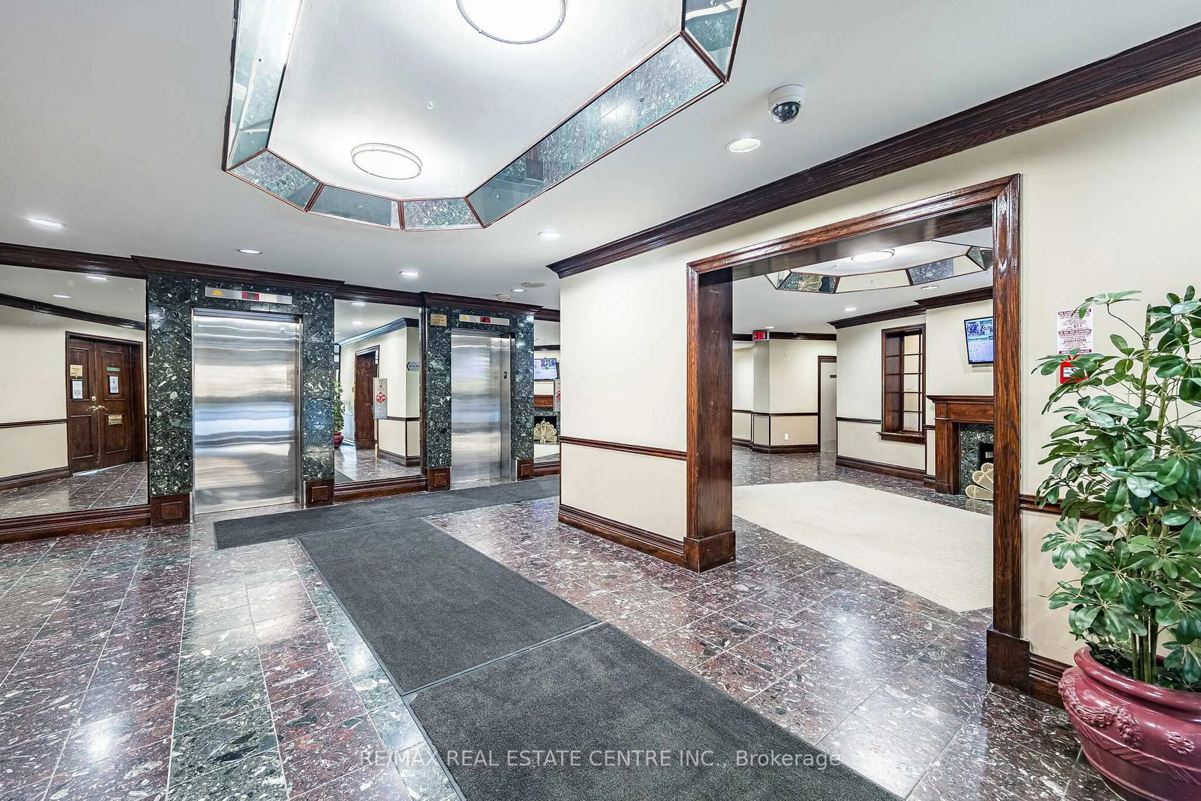 Lobby for 627 The West Mall Rd #1802, Toronto Ontario M9C 4X5