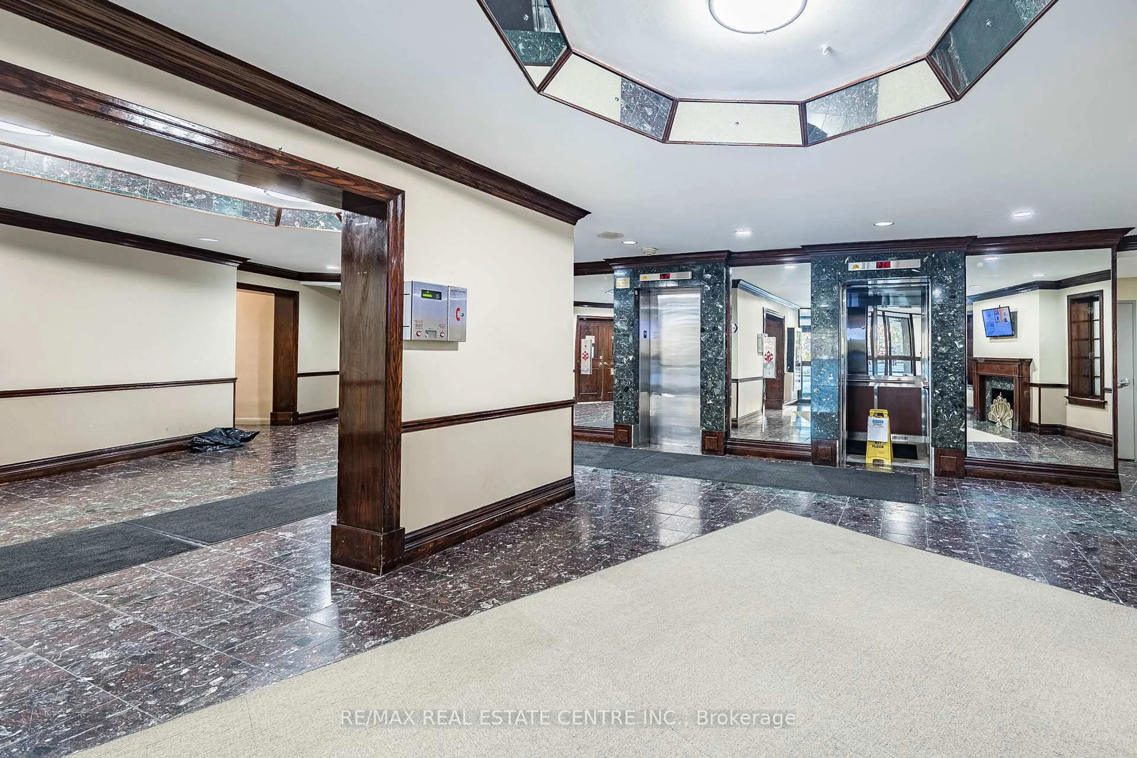 Lobby for 627 The West Mall Rd #1802, Toronto Ontario M9C 4X5