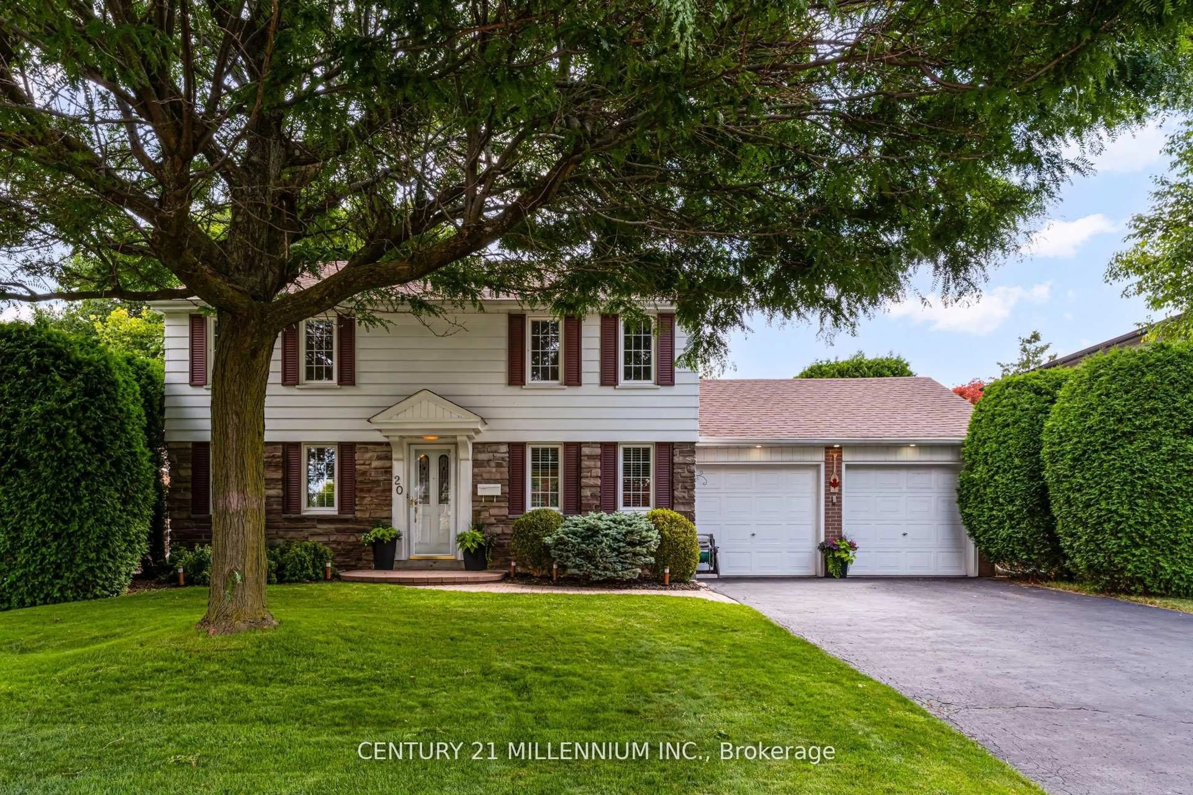 Home with vinyl exterior material, street for 20 Alderway Ave, Brampton Ontario L6Y 2B7
