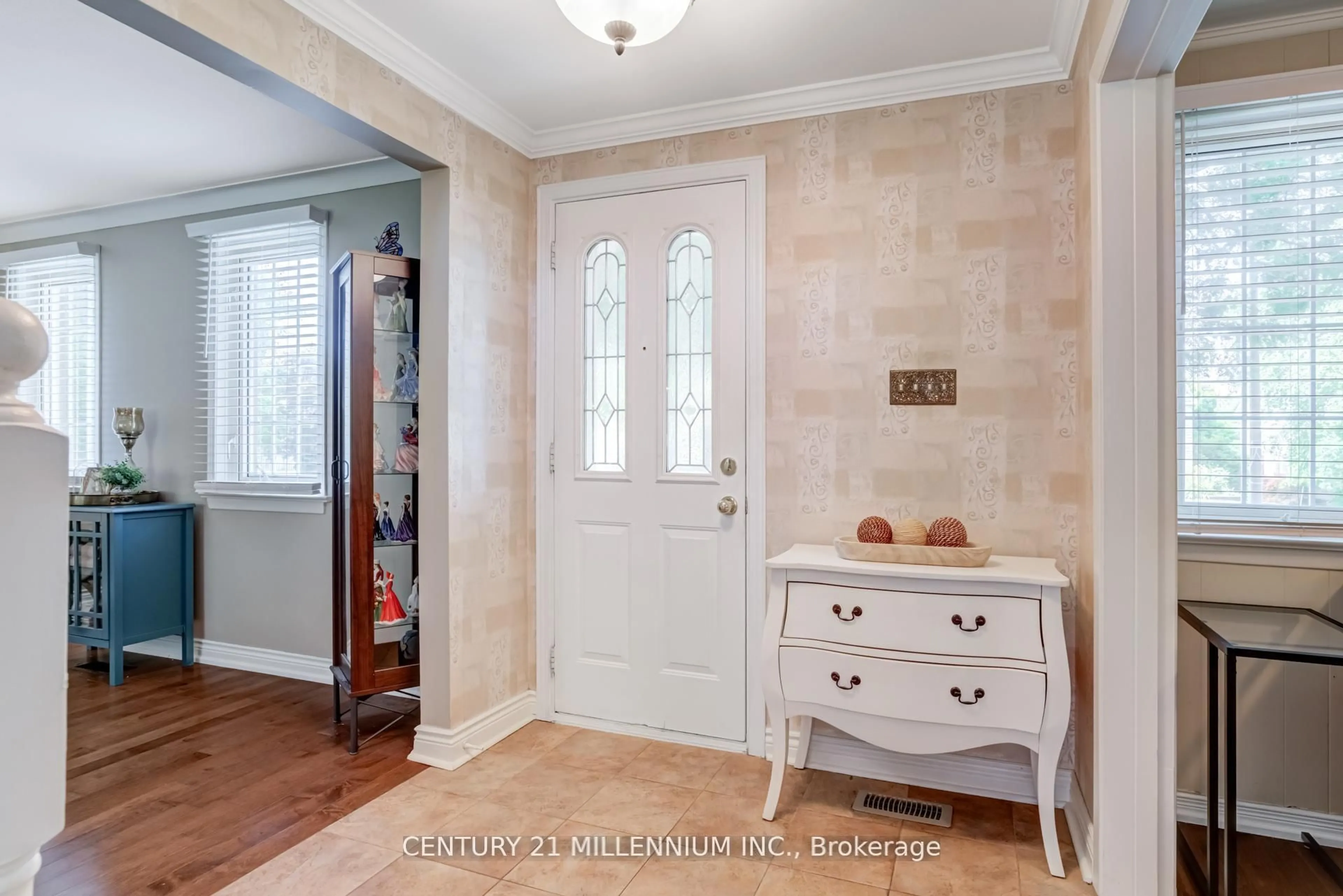 Indoor entryway for 20 Alderway Ave, Brampton Ontario L6Y 2B7