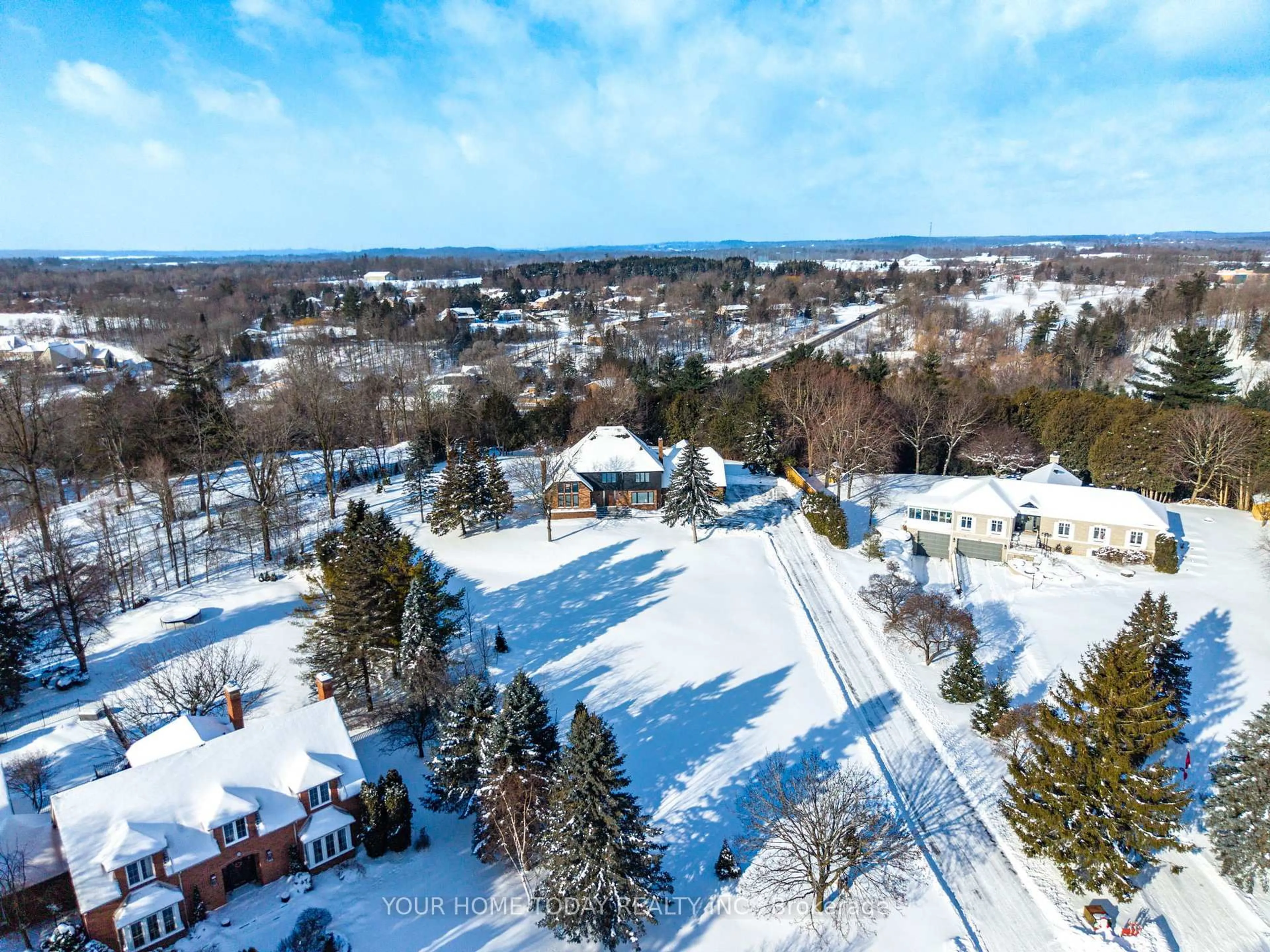 A pic from outside/outdoor area/front of a property/back of a property/a pic from drone, unknown for 27 Chantelay Cres, Halton Hills Ontario L7G 4S5