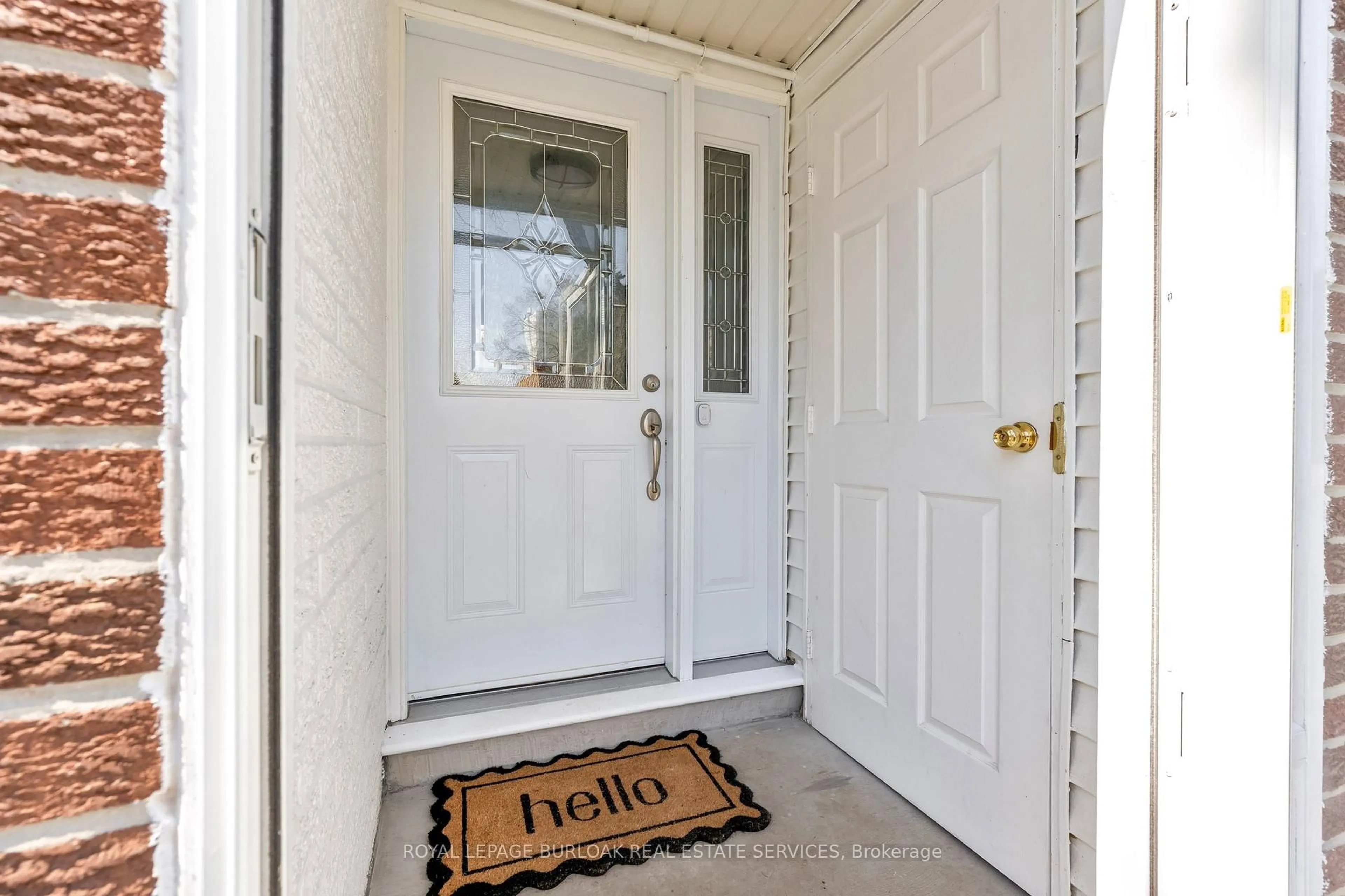 Indoor entryway for 960 Warwick Crt #15, Burlington Ontario L7T 4C5