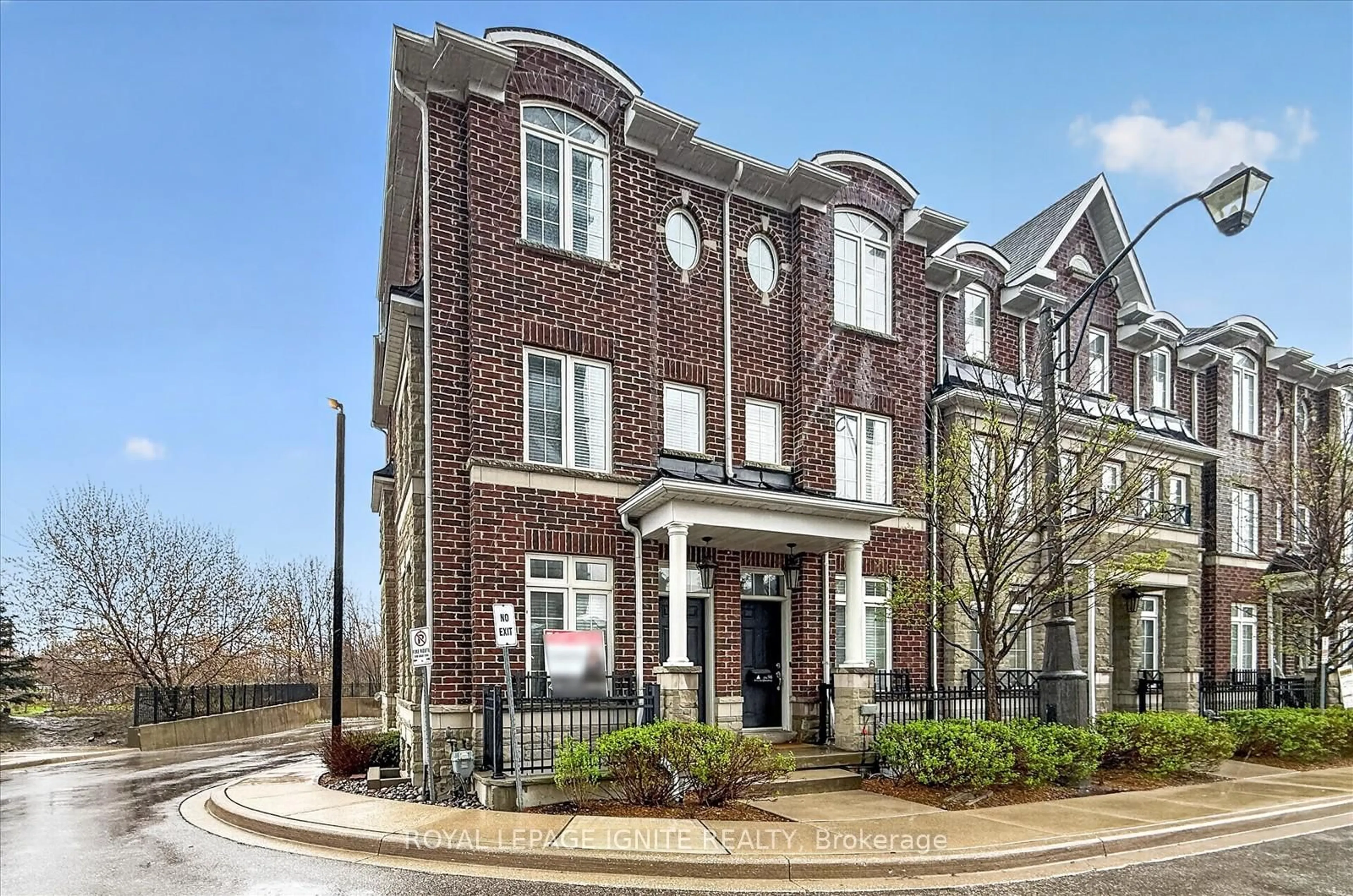 Home with brick exterior material, street for 117A THE QUEENSWAY #95, Toronto Ontario M6S 5B7