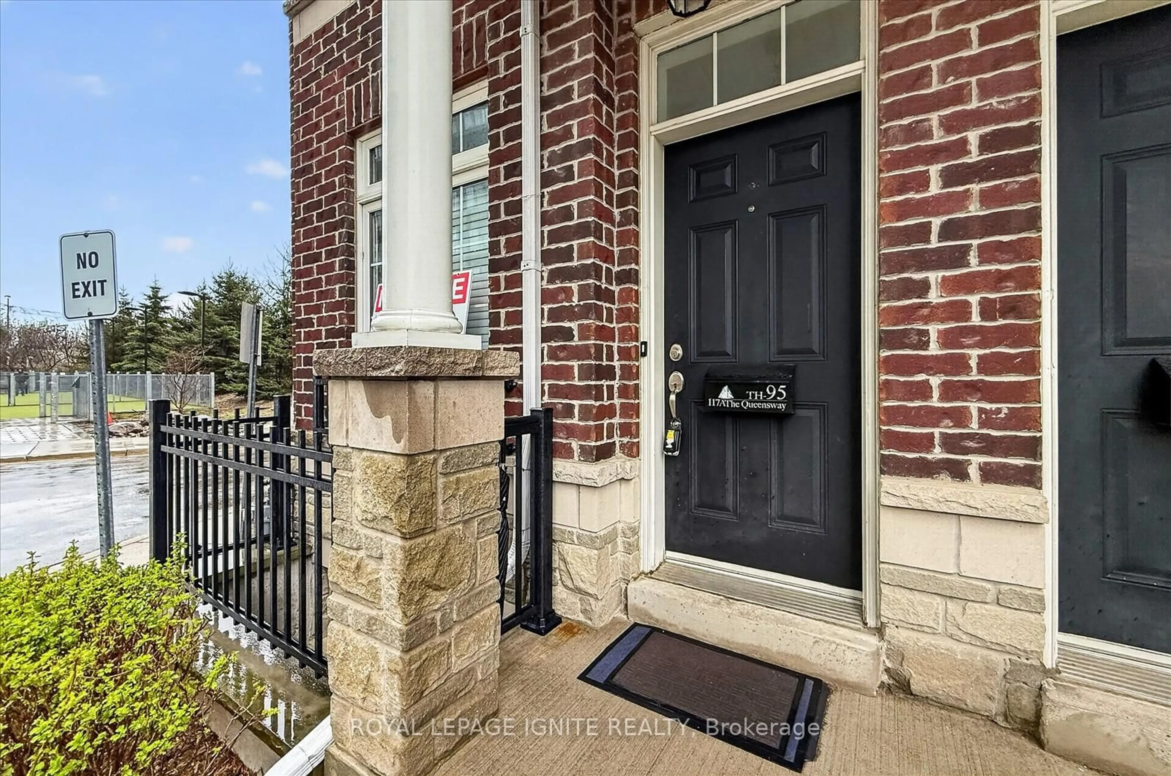 Home with brick exterior material, street for 117A THE QUEENSWAY #95, Toronto Ontario M6S 5B7