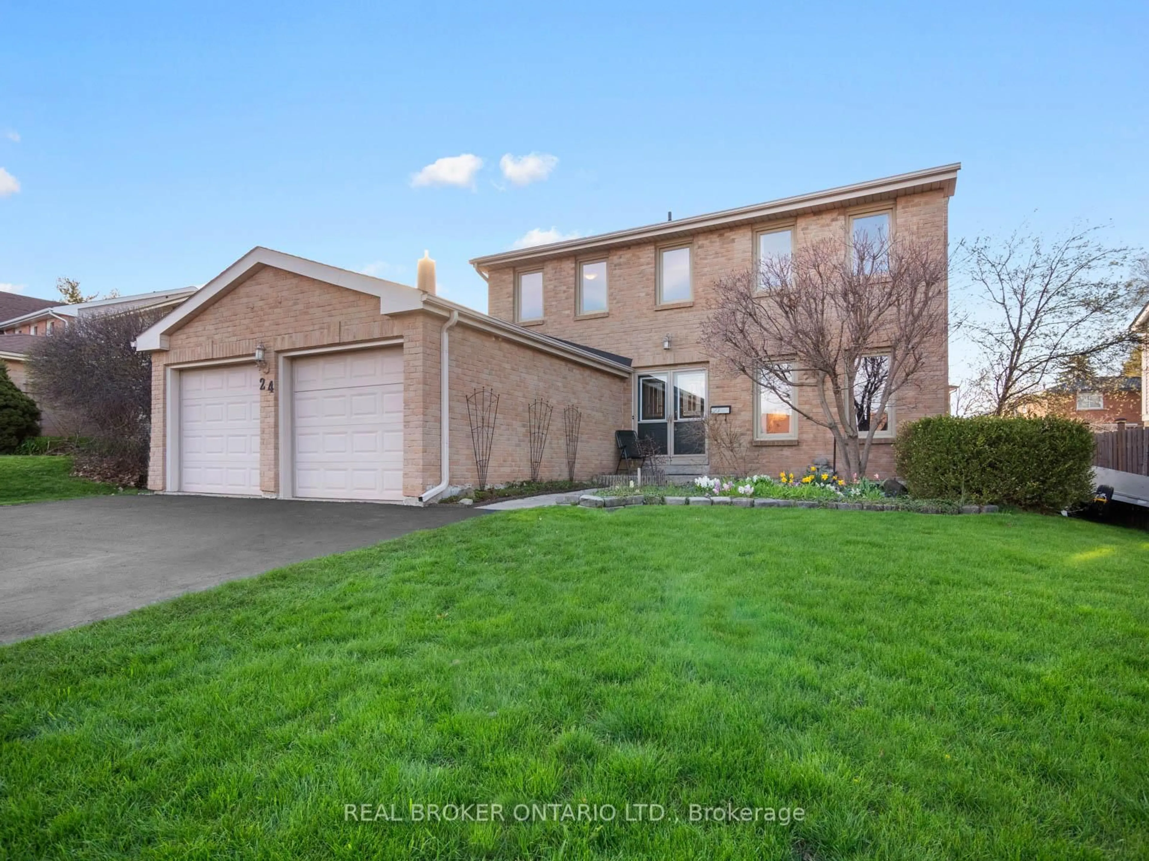 Unknown for 24 Mansion St, Brampton Ontario L6S 3E2