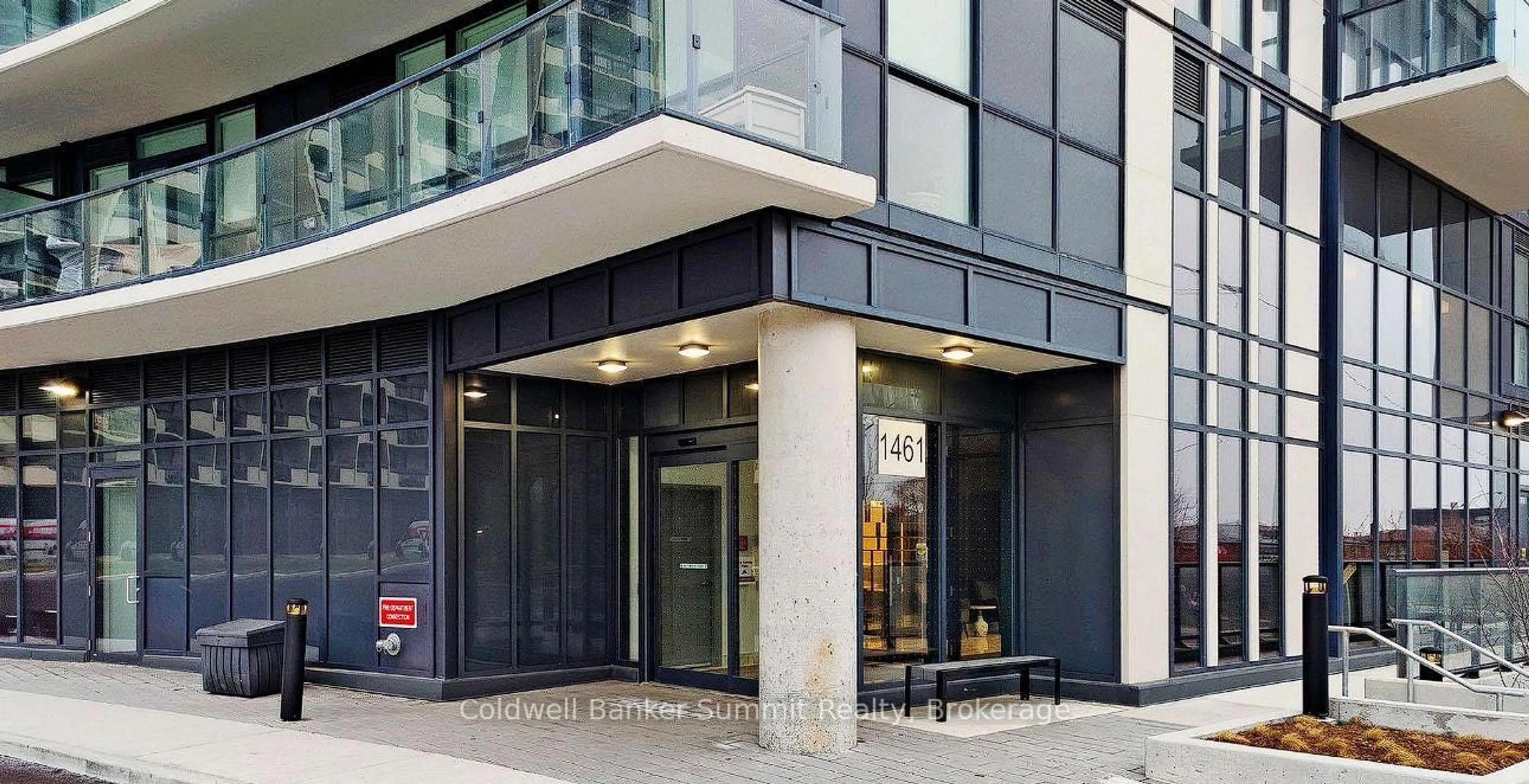 Indoor foyer for 1461 Lawrence Avenue West Ave #504, Toronto Ontario M6L 0A6