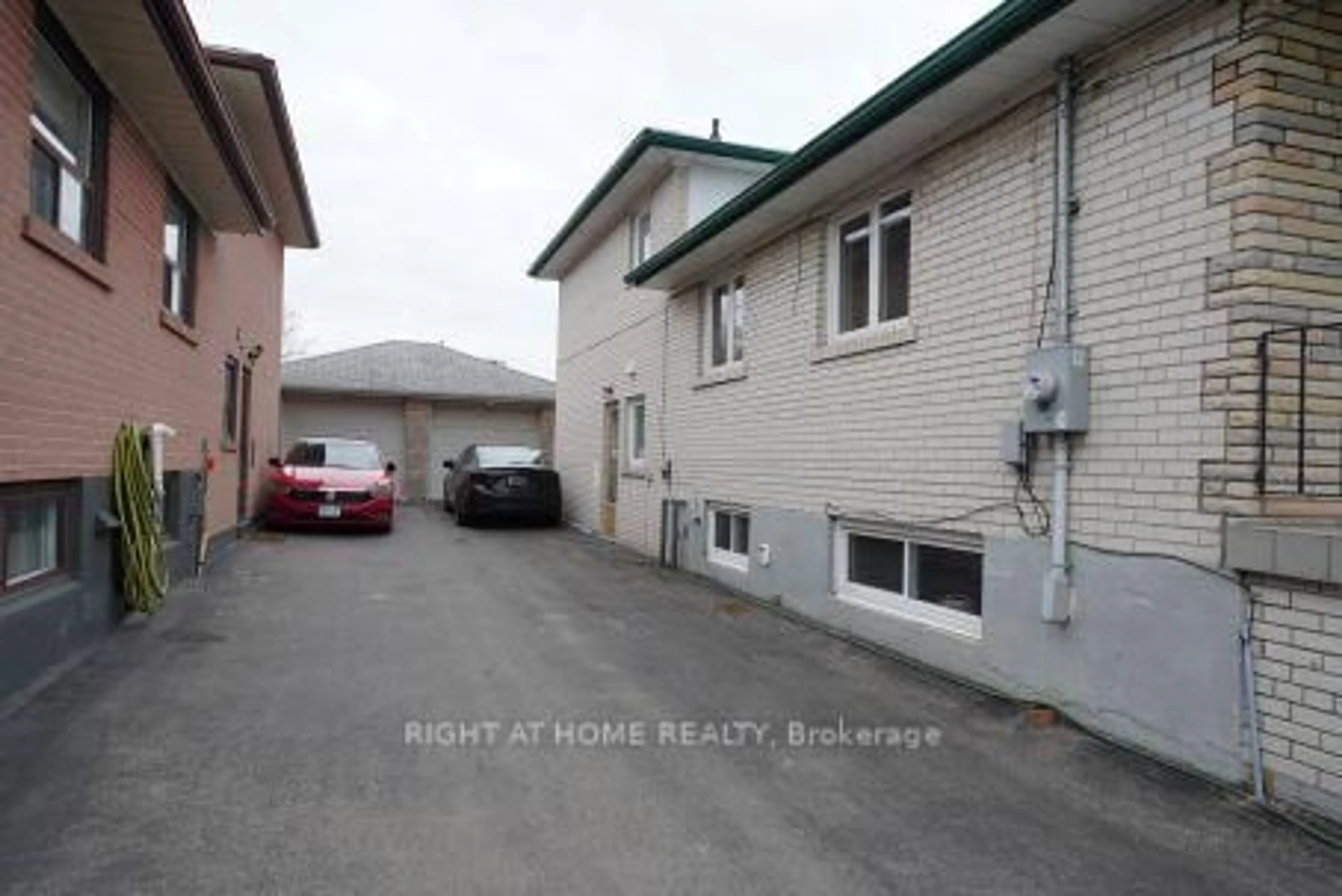 Unknown for 73 Buckland Rd, Toronto Ontario M3L 1W3