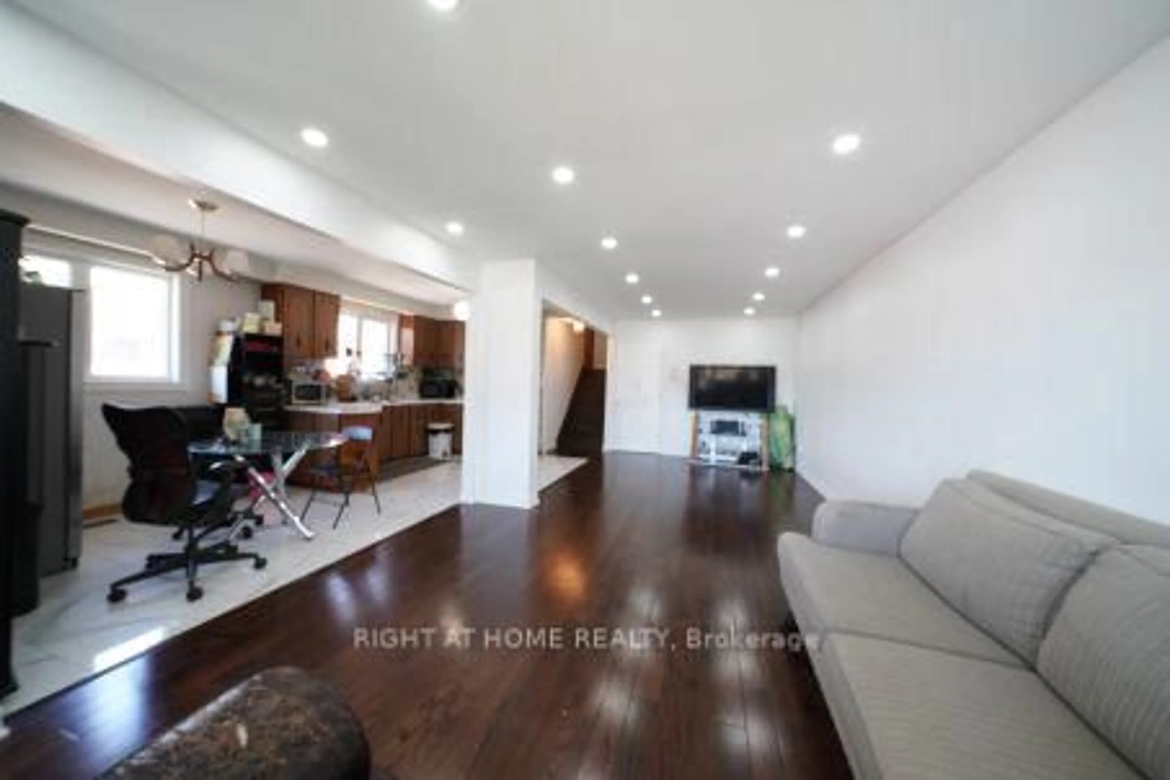 Unknown for 73 Buckland Rd, Toronto Ontario M3L 1W3