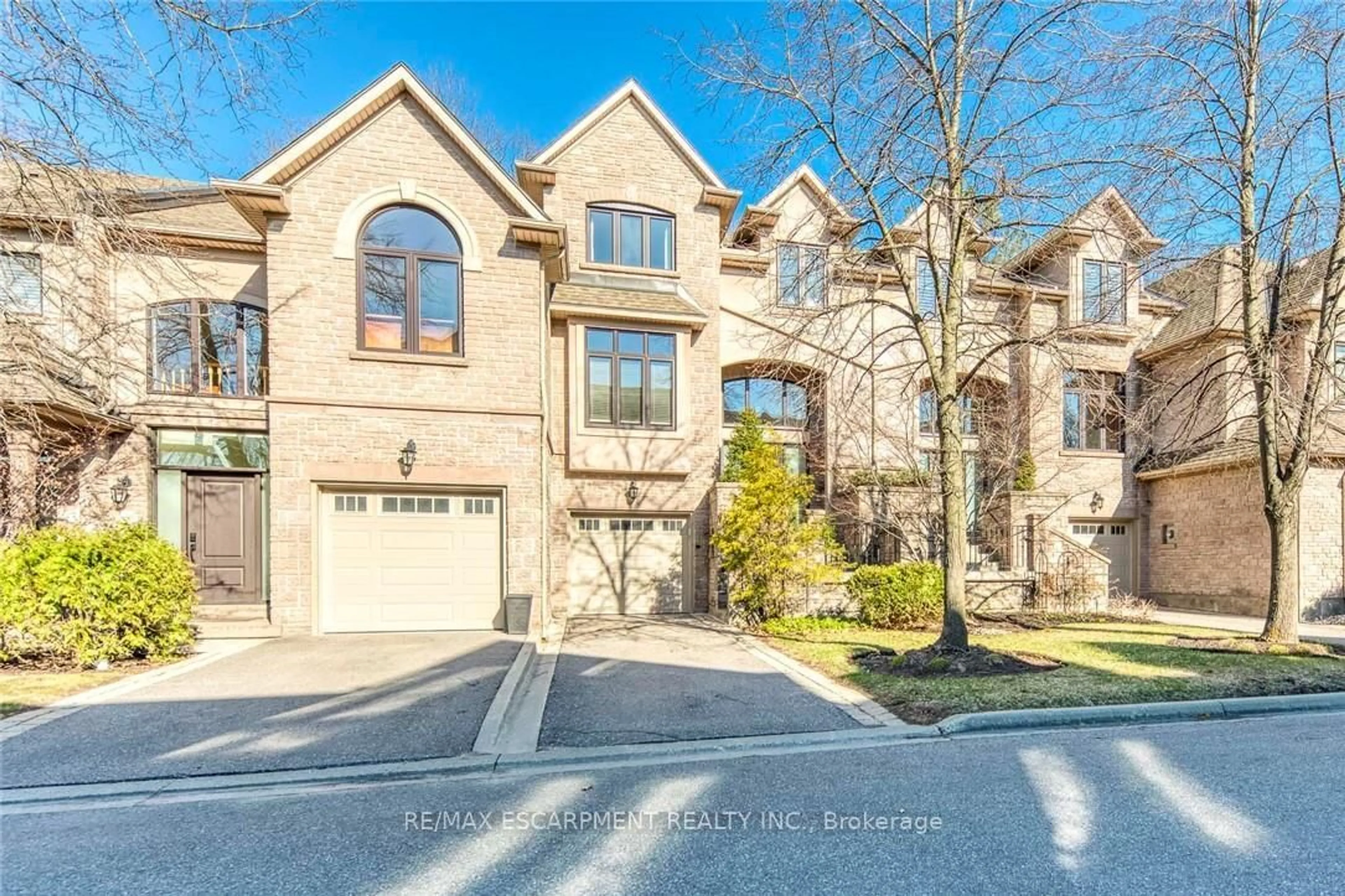 Home with brick exterior material, street for 2303 HILL RIDGE Crt #5, Oakville Ontario L6M 3N3