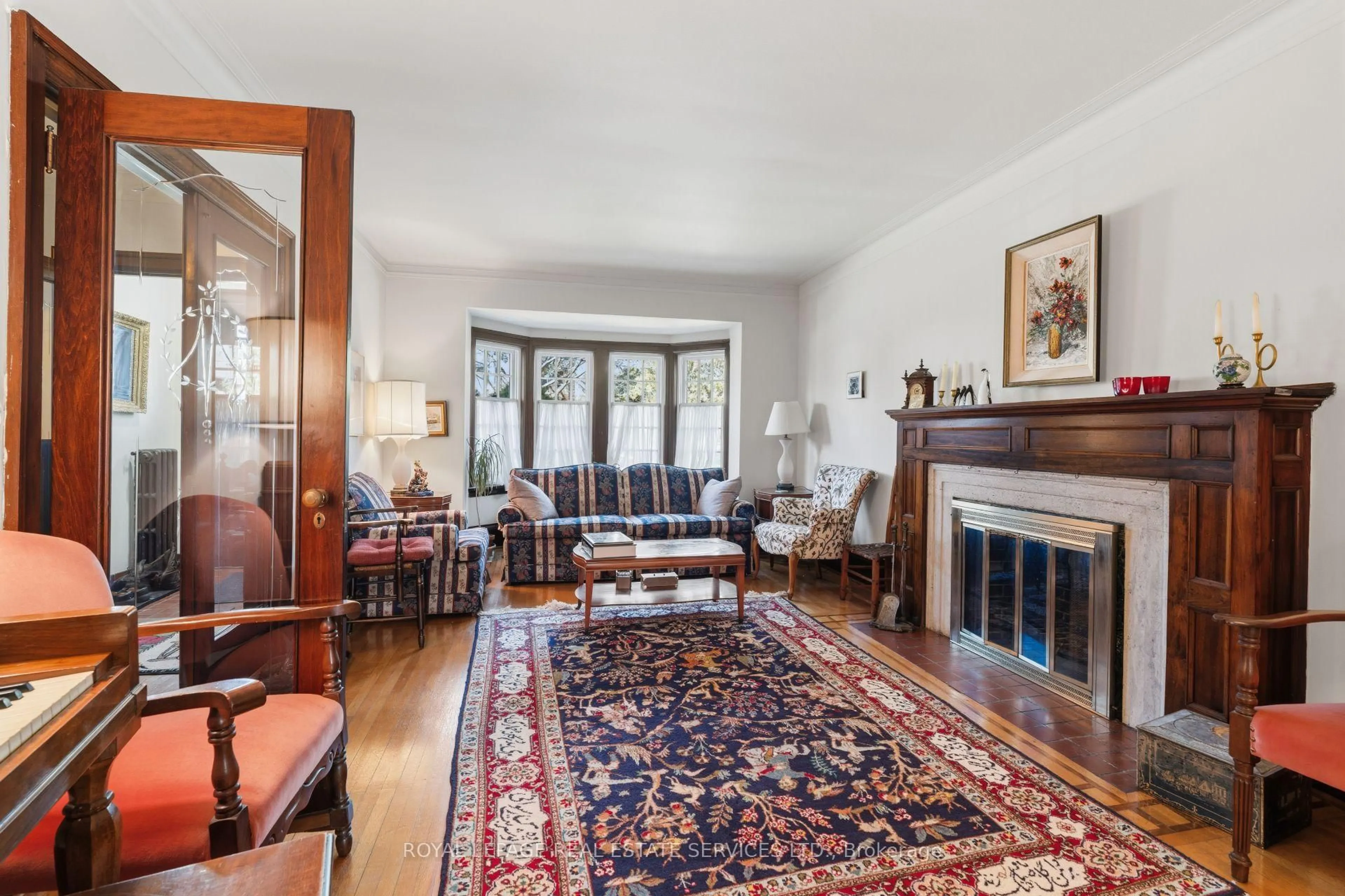 Living room with furniture, unknown for 17 Kings Lynn Rd, Toronto Ontario M8X 2M9