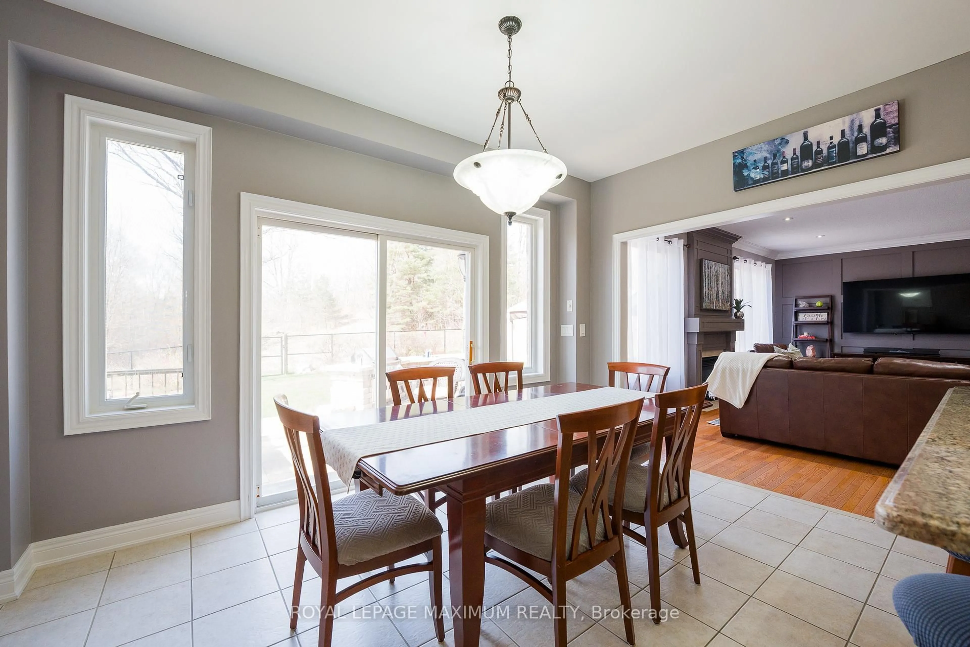 Dining room, ceramic/tile floor for 89 Silvervalley Crt, Caledon Ontario L7E 2Z1