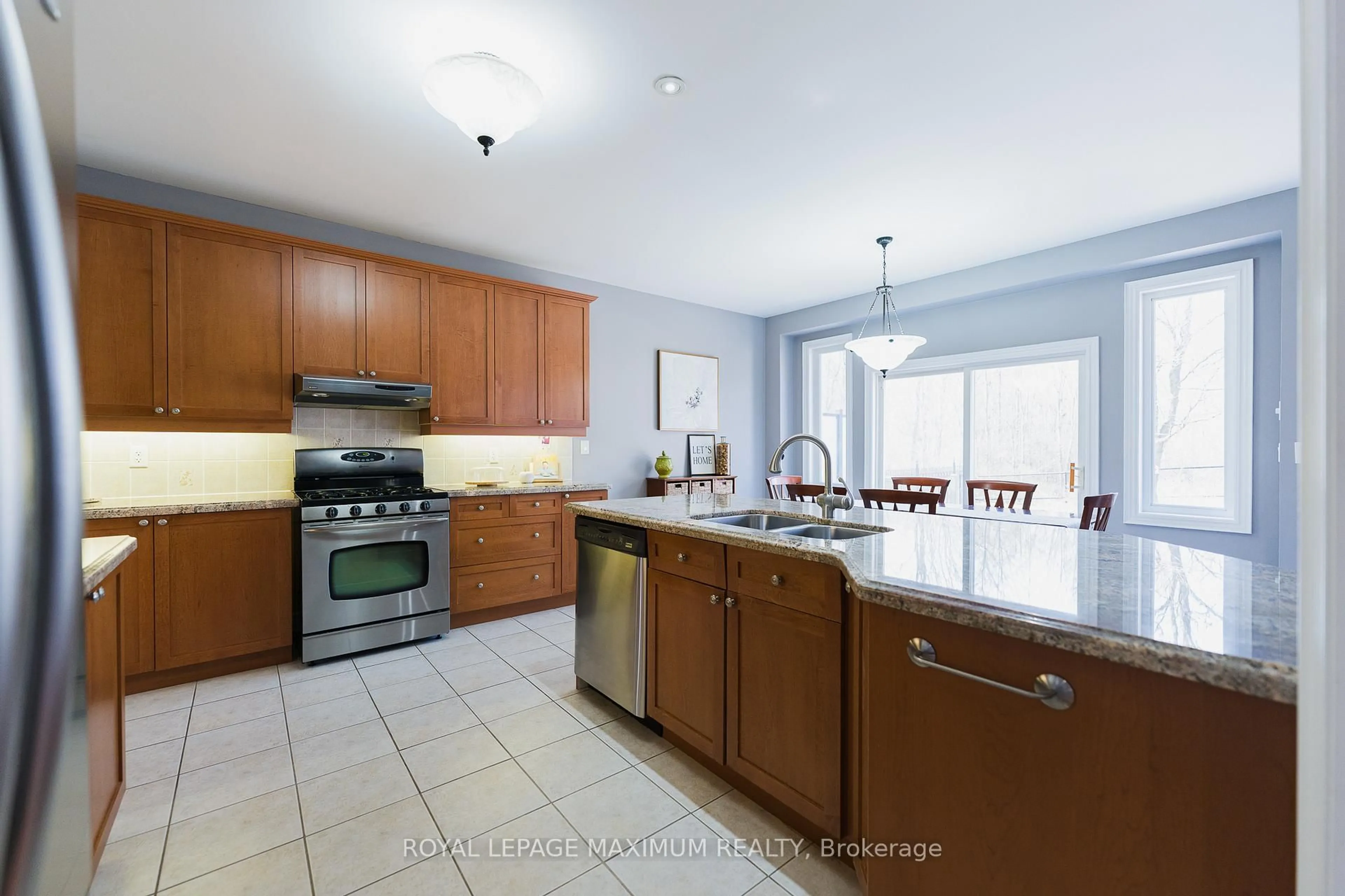 Open concept kitchen, ceramic/tile floor for 89 Silvervalley Crt, Caledon Ontario L7E 2Z1