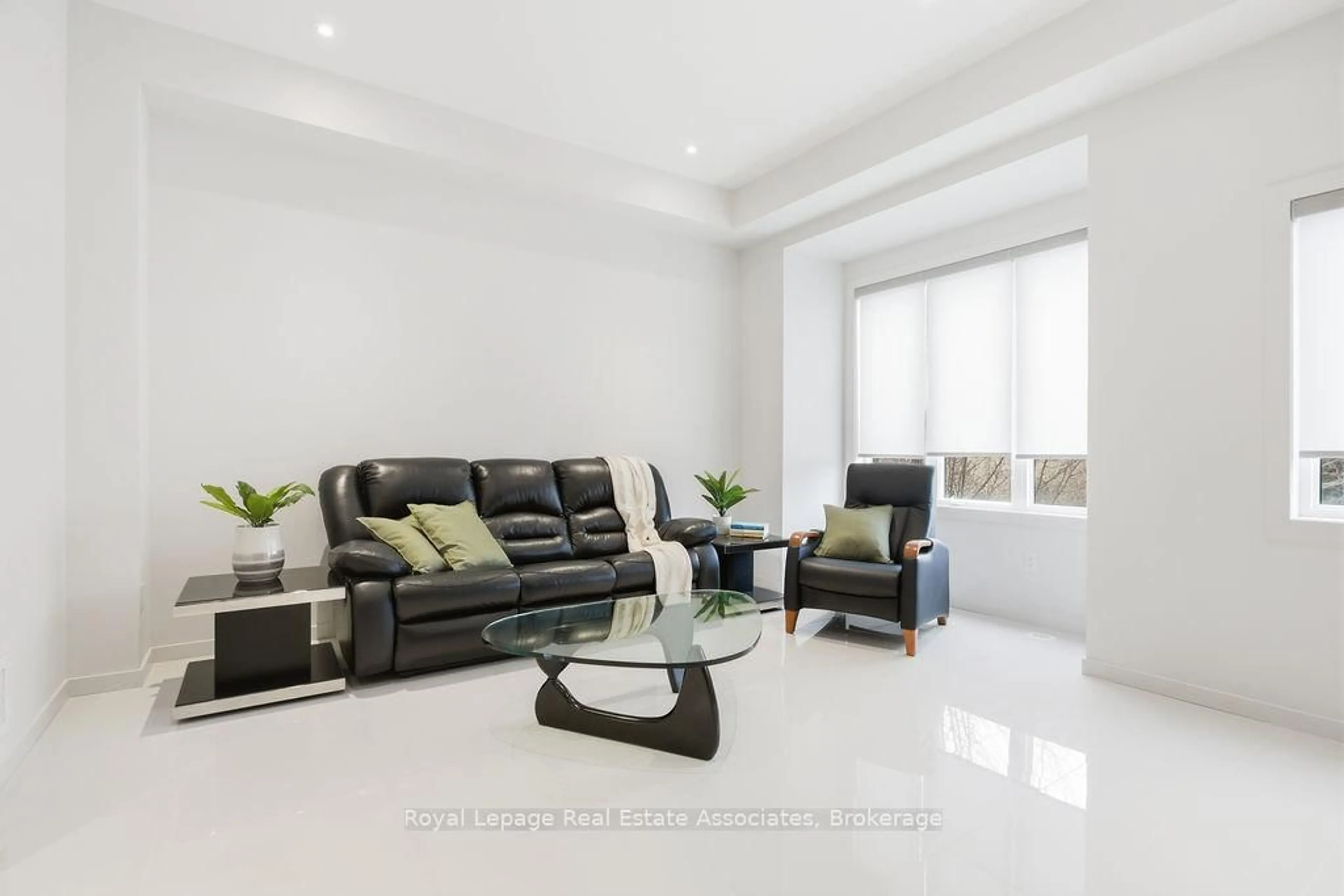 Living room with furniture, unknown for 228 Vellwood Common, Oakville Ontario L6L 0E8