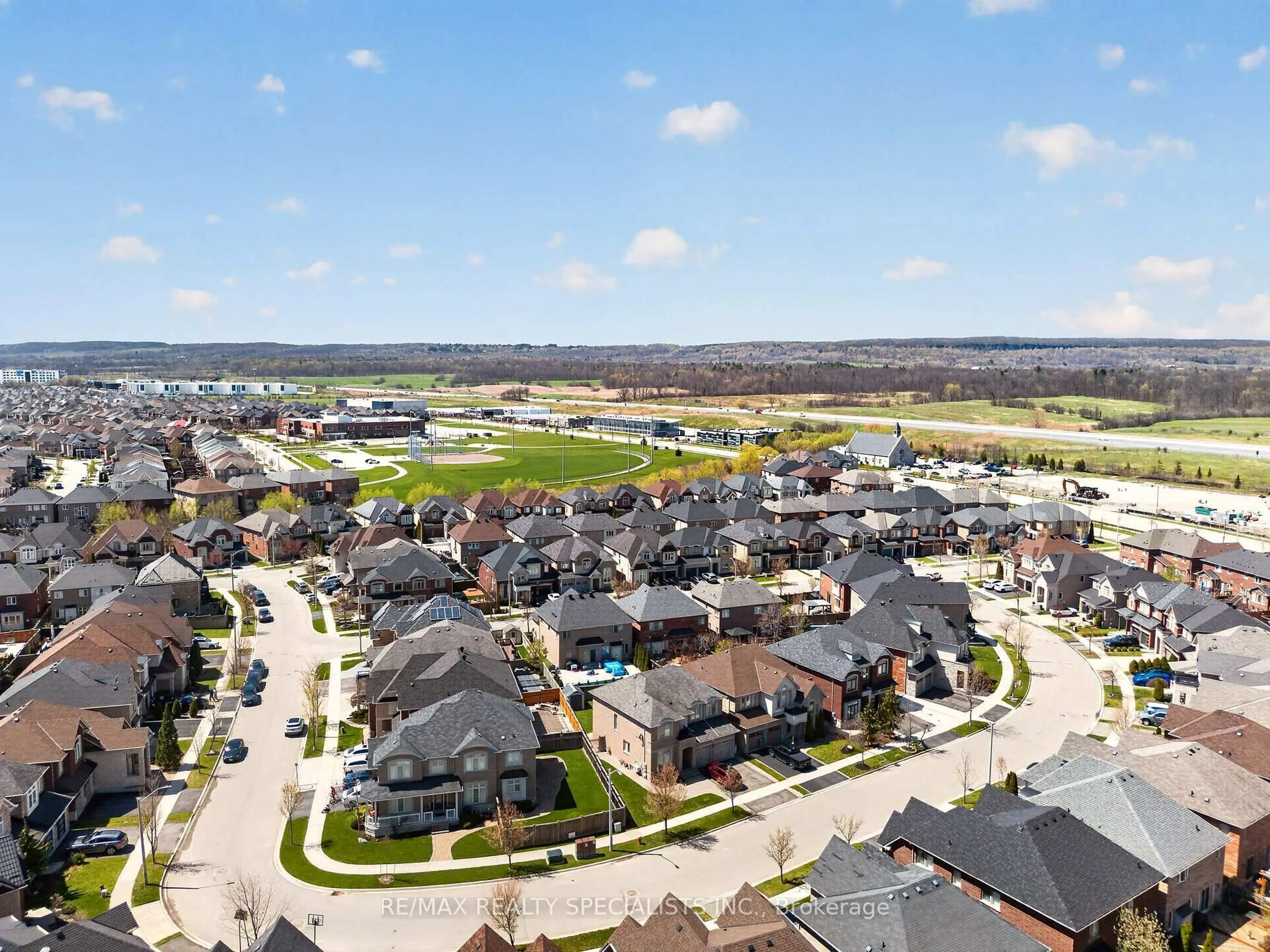 A pic from outside/outdoor area/front of a property/back of a property/a pic from drone, street for 3342 Cline St, Burlington Ontario L7M 0J9