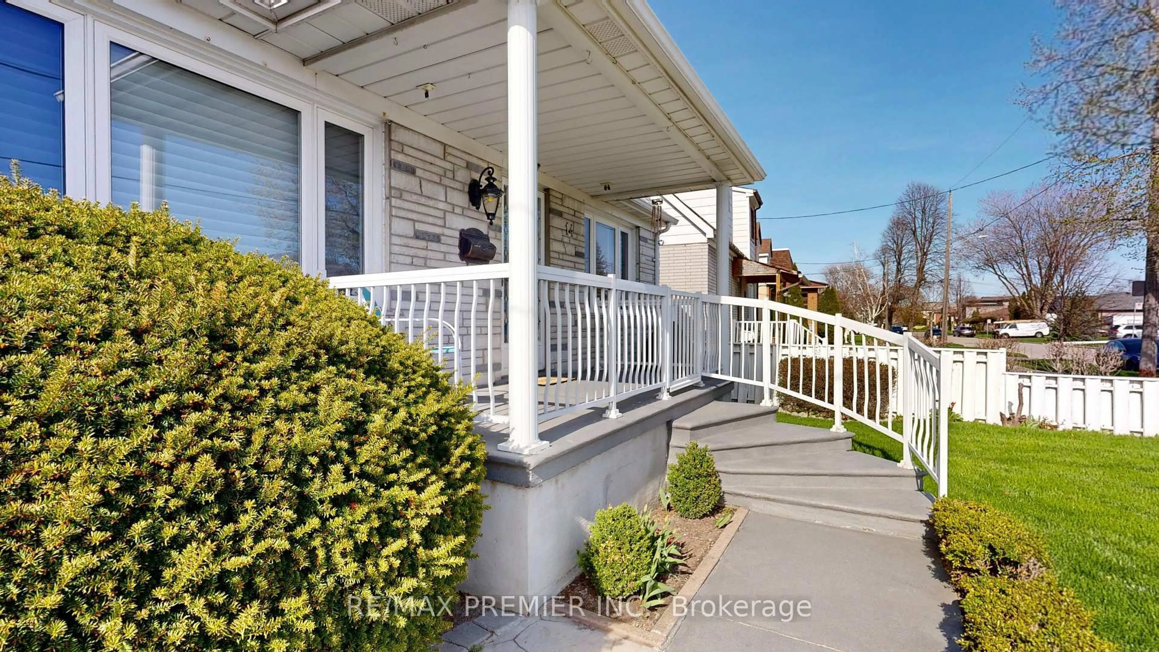 Home with vinyl exterior material, street for 14 Beckett Ave, Toronto Ontario M6L 2B1