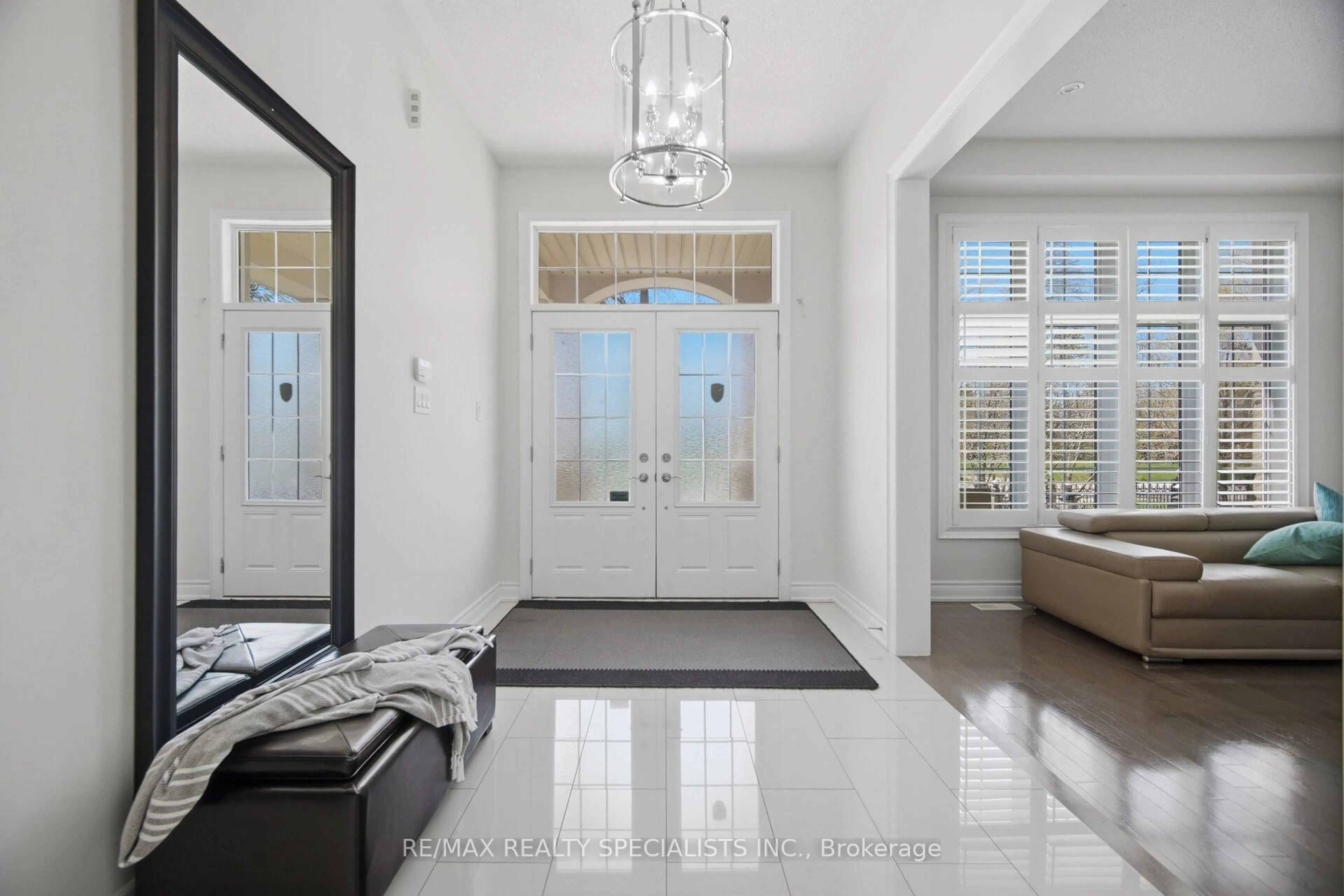 Indoor entryway for 8835 Creditview Rd, Brampton Ontario L6Y 0X3