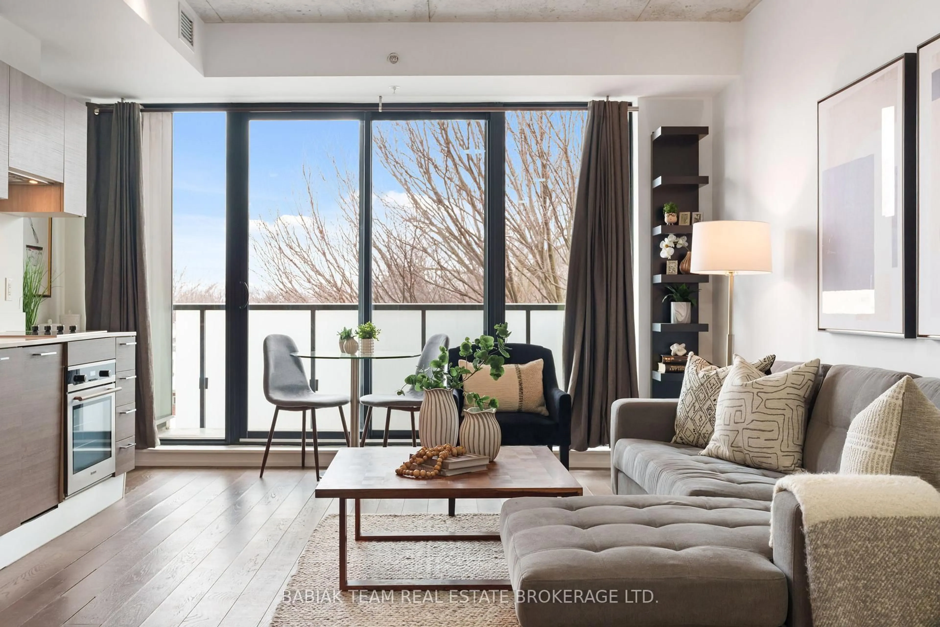 Living room with furniture, unknown for 530 Indian Grve #401, Toronto Ontario M6P 0B3