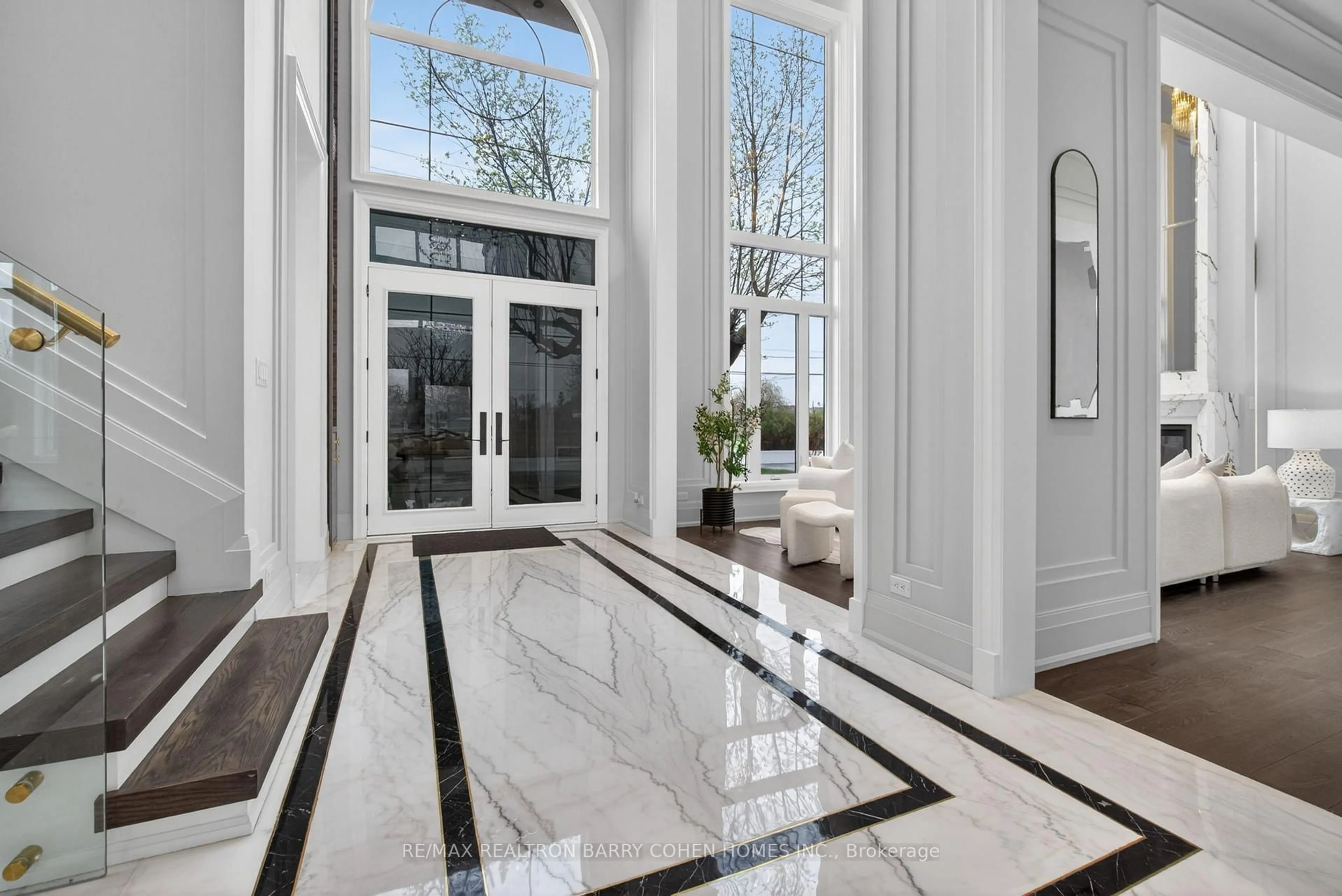 Indoor foyer for 321 Morden Rd, Oakville Ontario L6K 2S6