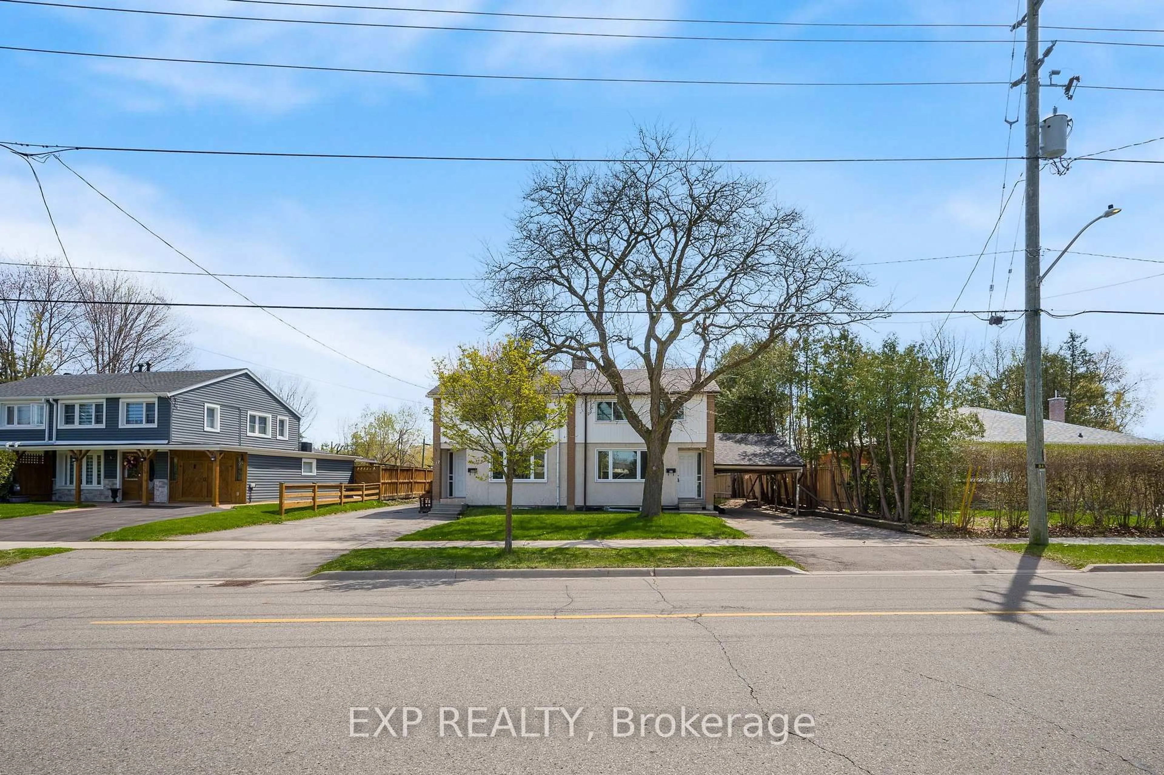 A pic from outside/outdoor area/front of a property/back of a property/a pic from drone, street for 128 Heslop Rd, Milton Ontario L9T 1B4