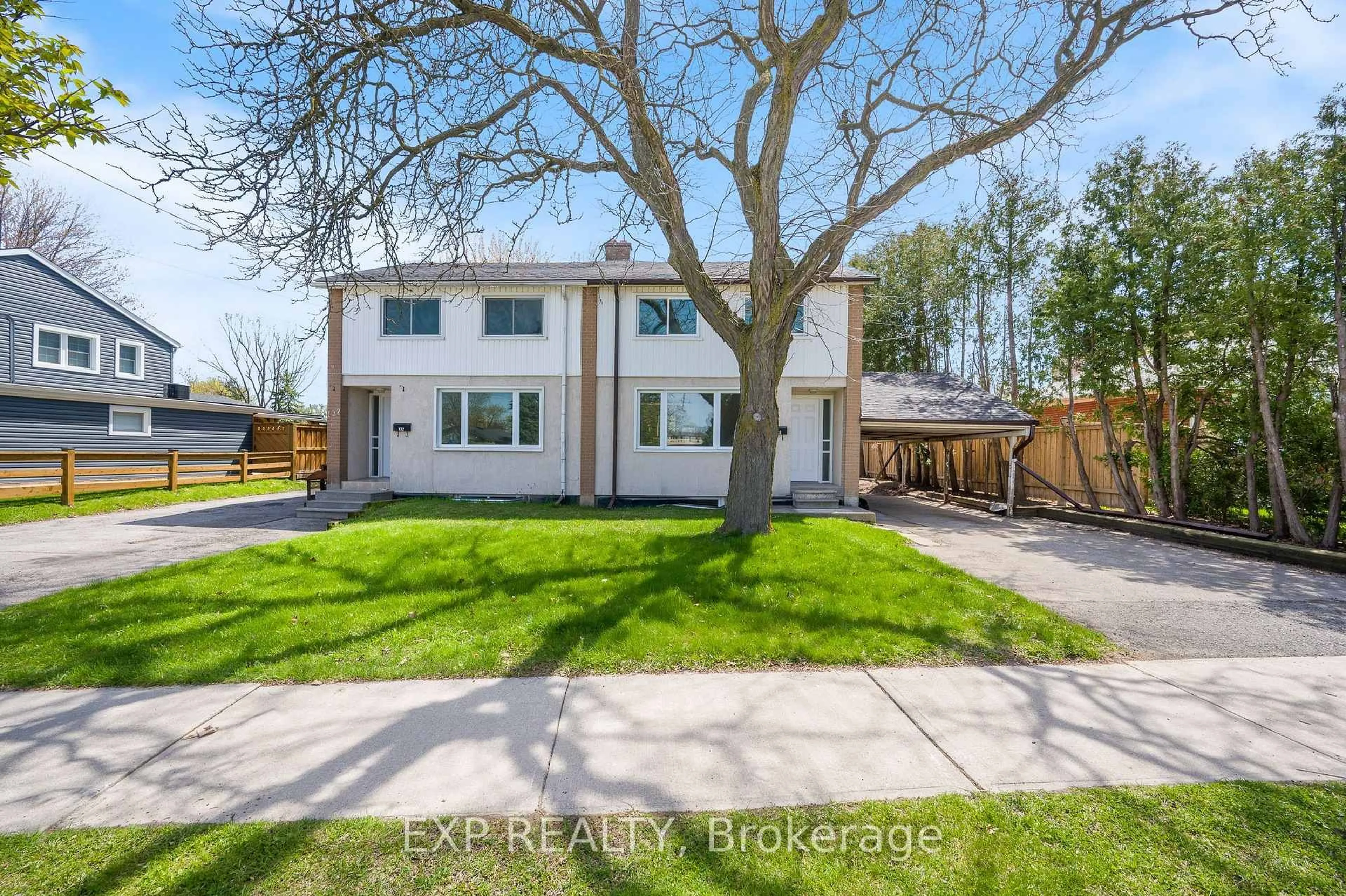 A pic from outside/outdoor area/front of a property/back of a property/a pic from drone, street for 128 Heslop Rd, Milton Ontario L9T 1B4