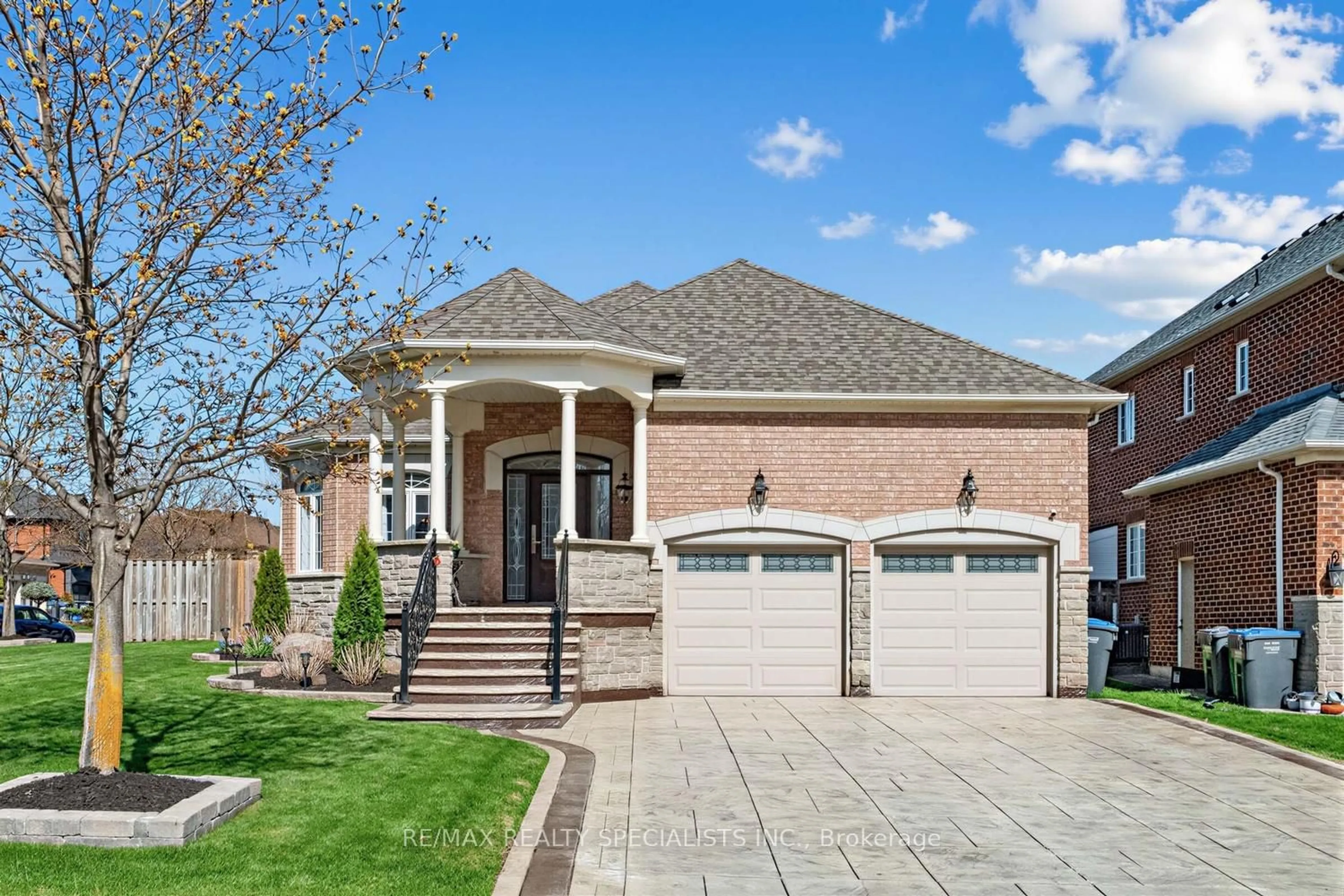 Home with brick exterior material, street for 946 Brass Winds Pl, Mississauga Ontario L5W 1T1