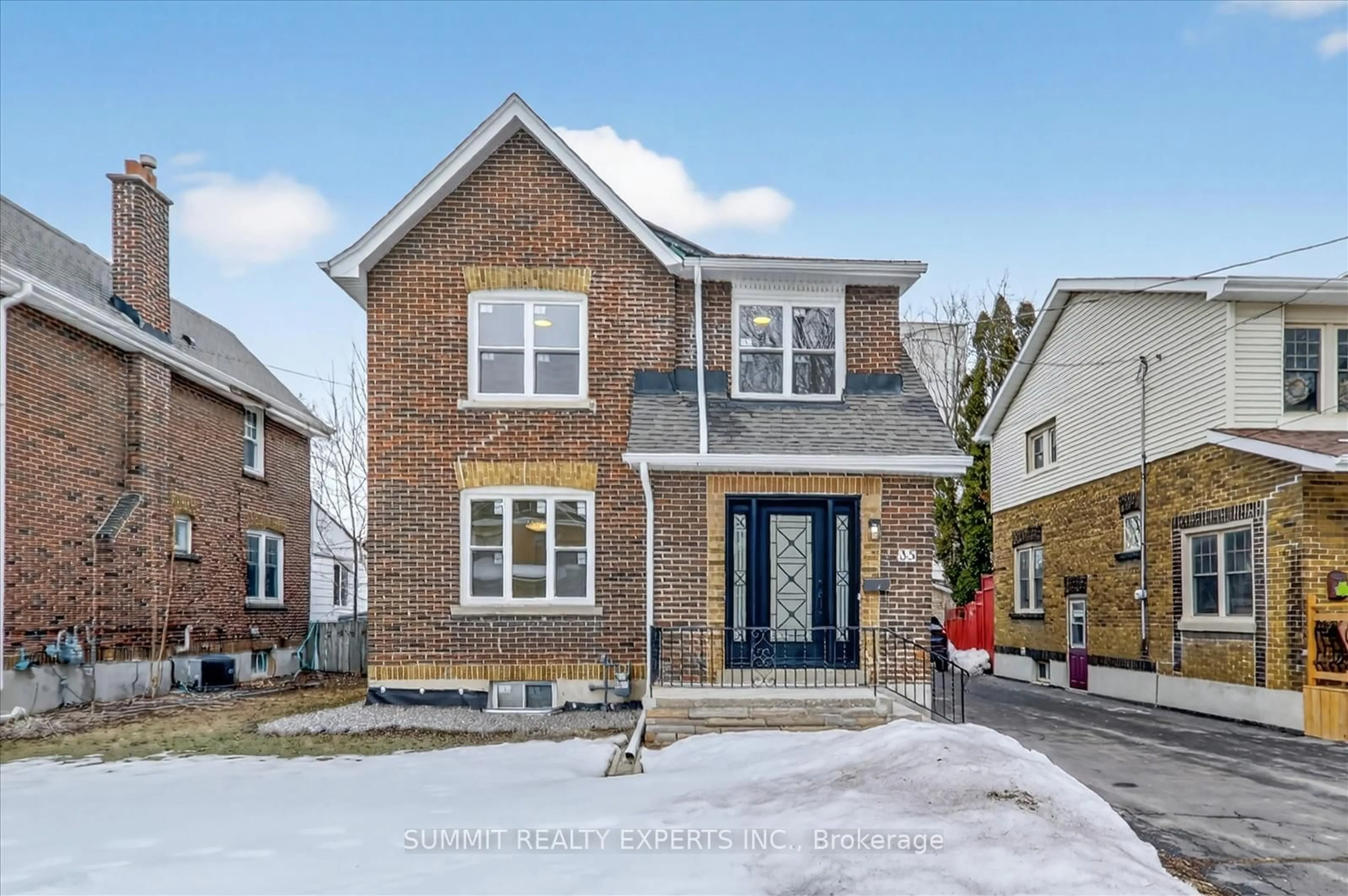 Home with brick exterior material, street for 35 Court St, Milton Ontario L9T 2S2