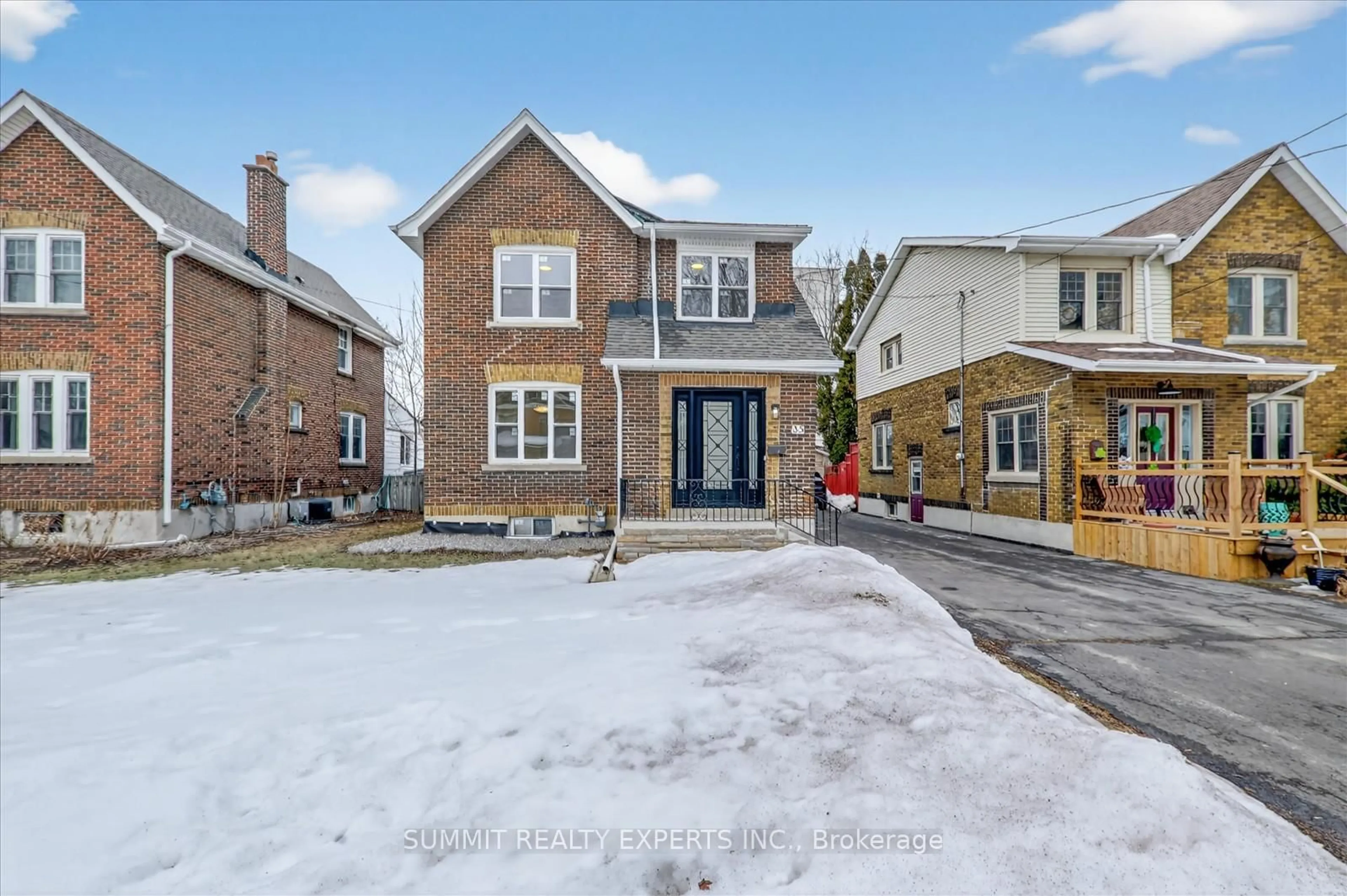 Home with brick exterior material, street for 35 Court St, Milton Ontario L9T 2S2