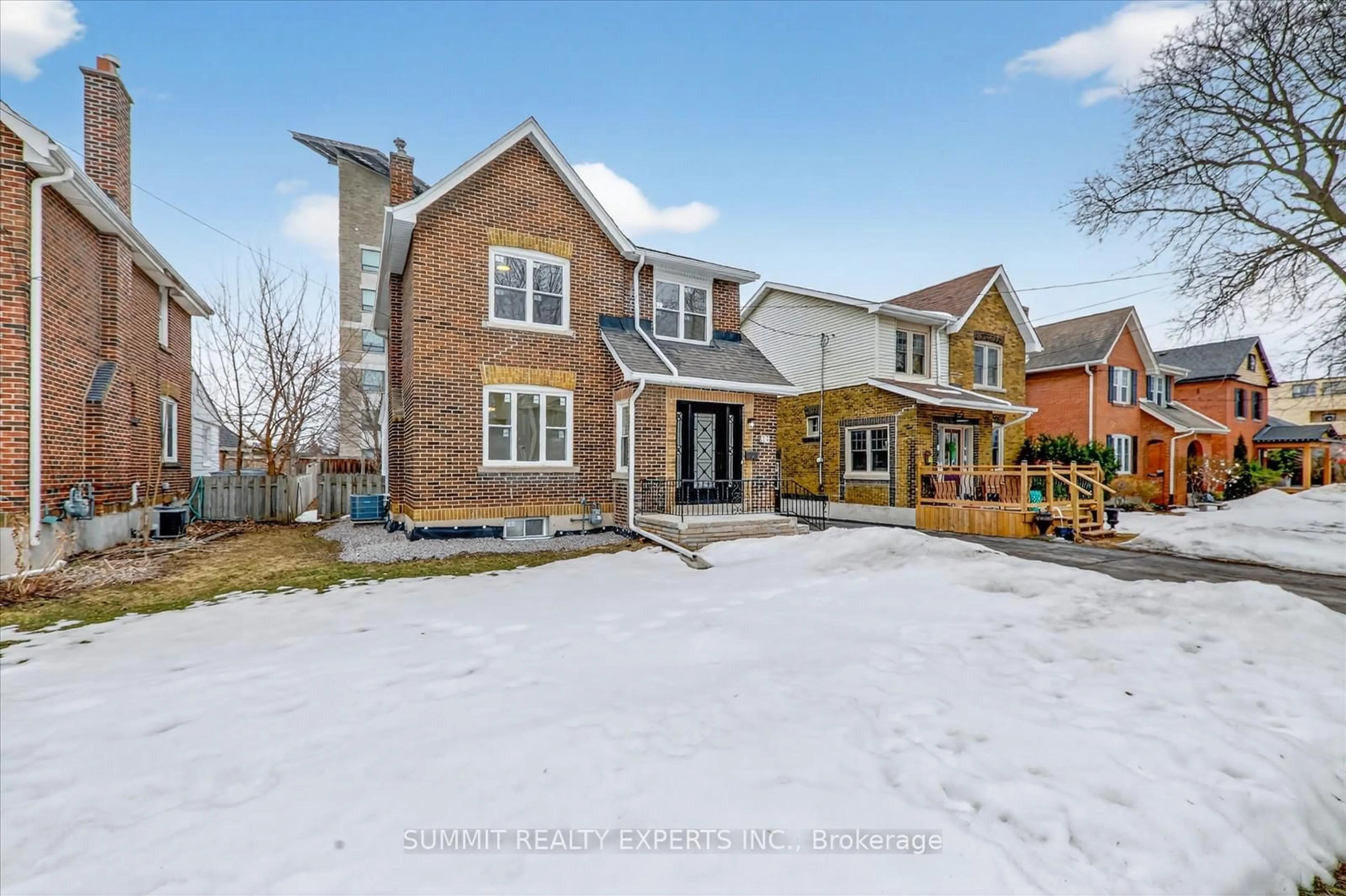 Home with brick exterior material, street for 35 Court St, Milton Ontario L9T 2S2