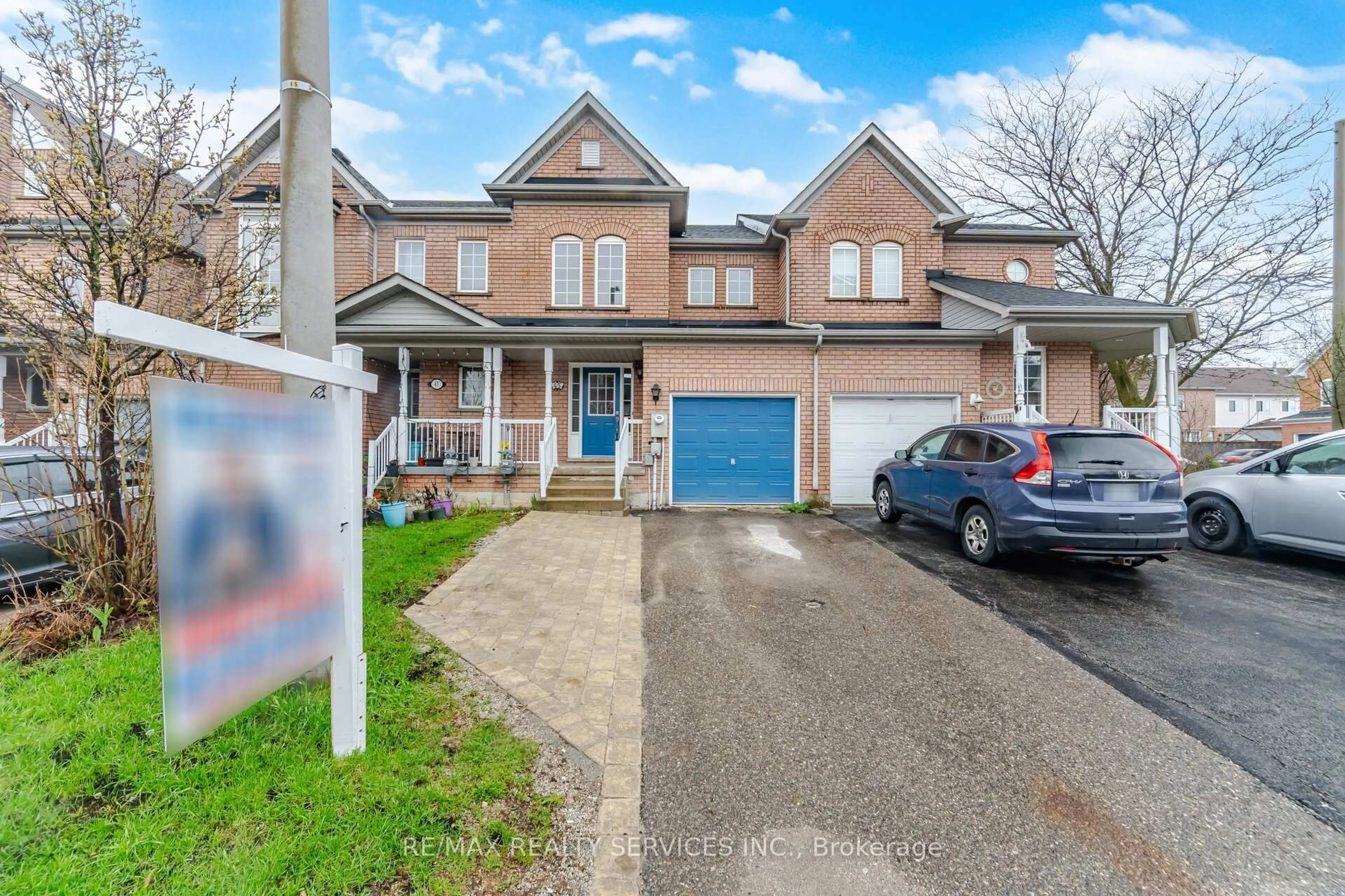 A pic from outside/outdoor area/front of a property/back of a property/a pic from drone, street for 45 Monaco Crt, Brampton Ontario L7A 1X4