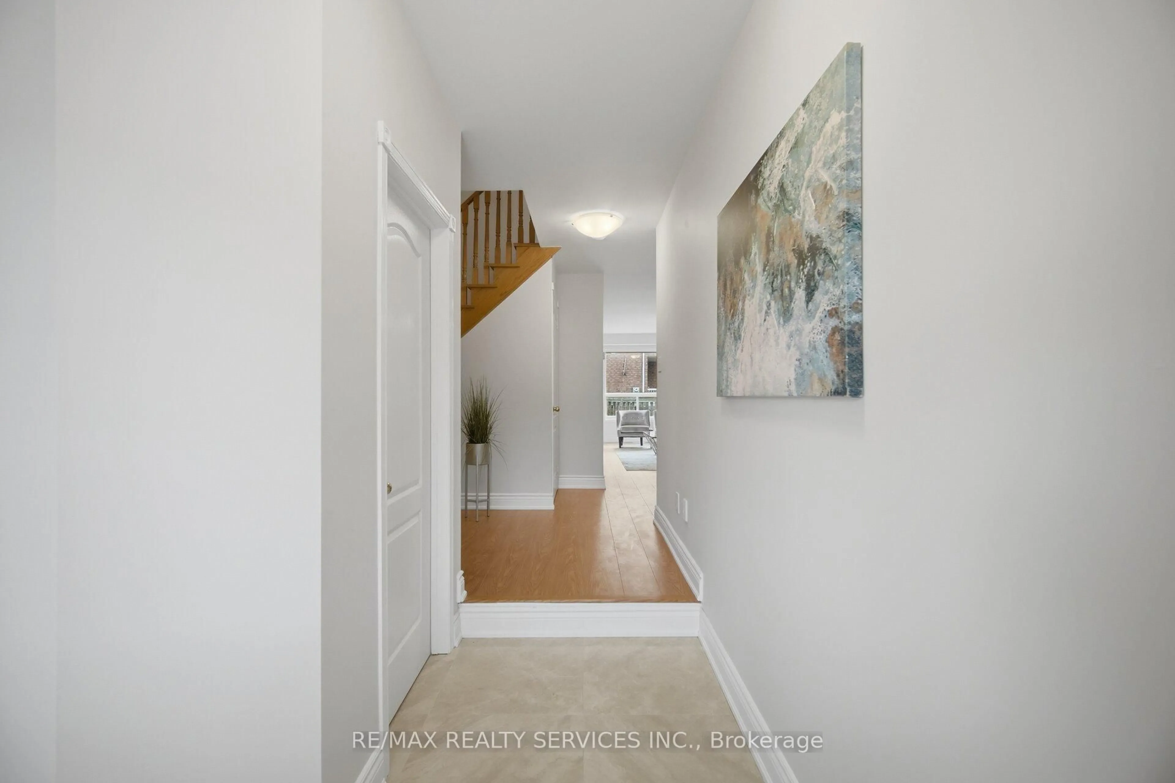 Indoor entryway for 45 Monaco Crt, Brampton Ontario L7A 1X4