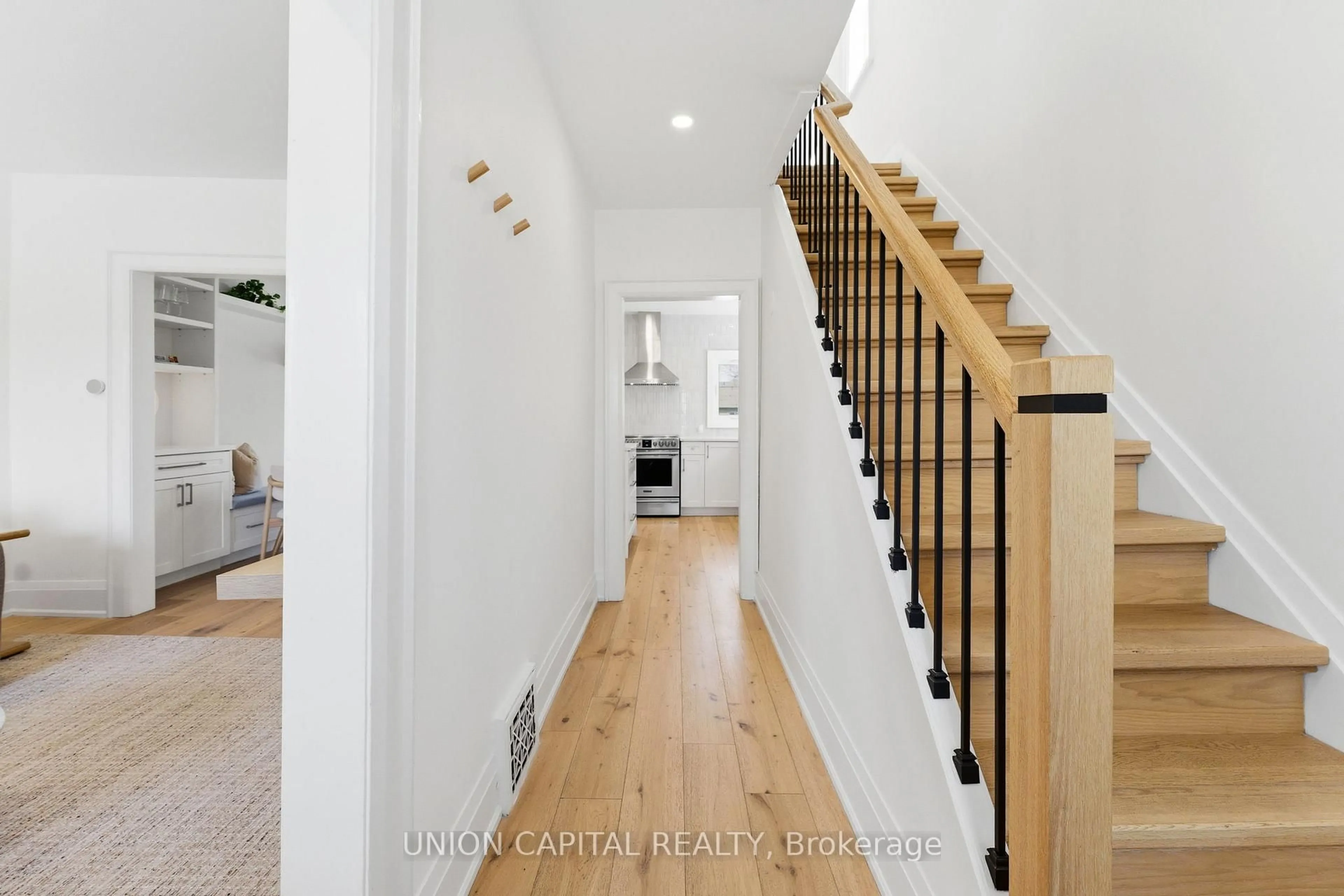 Indoor entryway for 72 Robert St, Toronto Ontario M9N 2J7