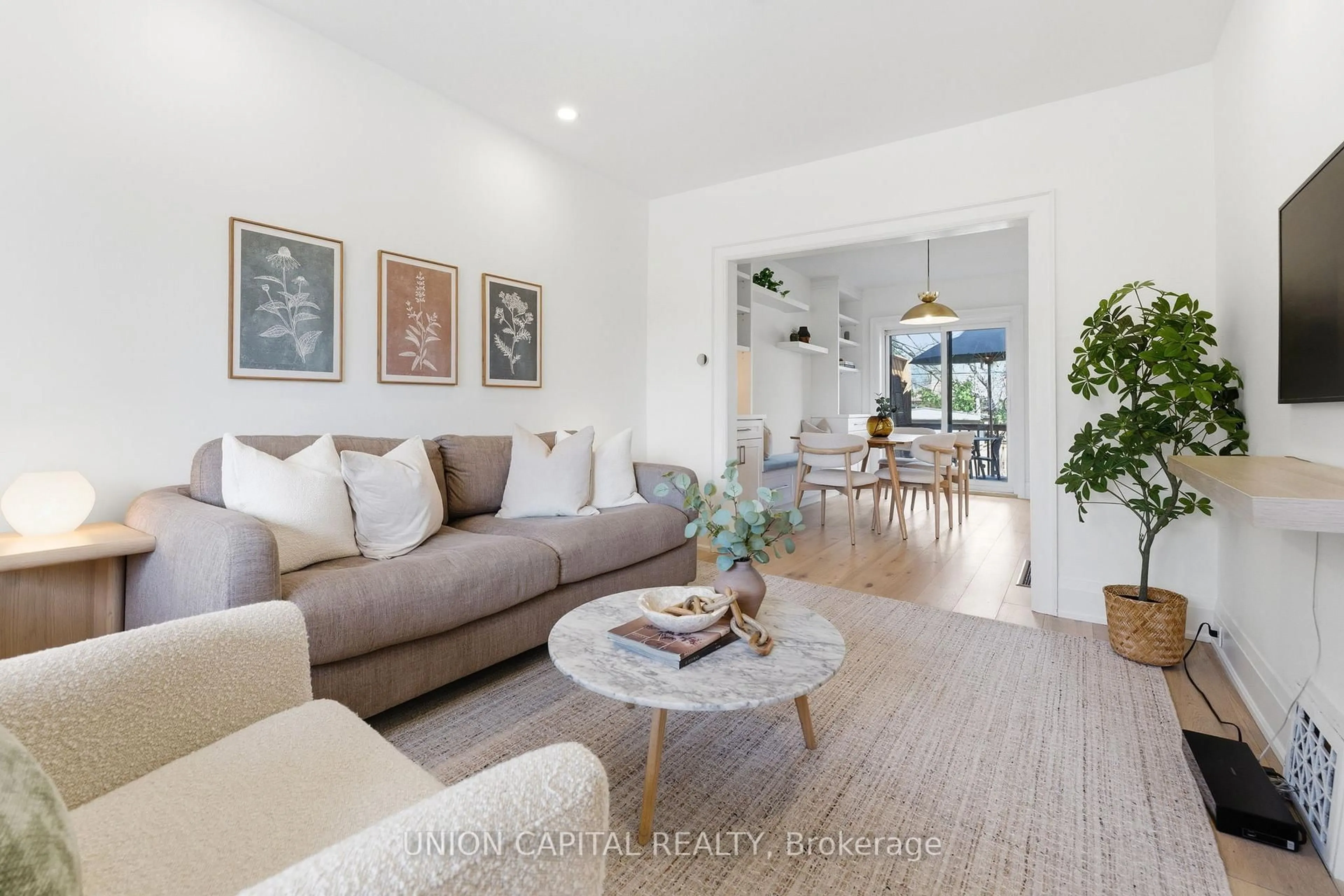 Living room with furniture, unknown for 72 Robert St, Toronto Ontario M9N 2J7