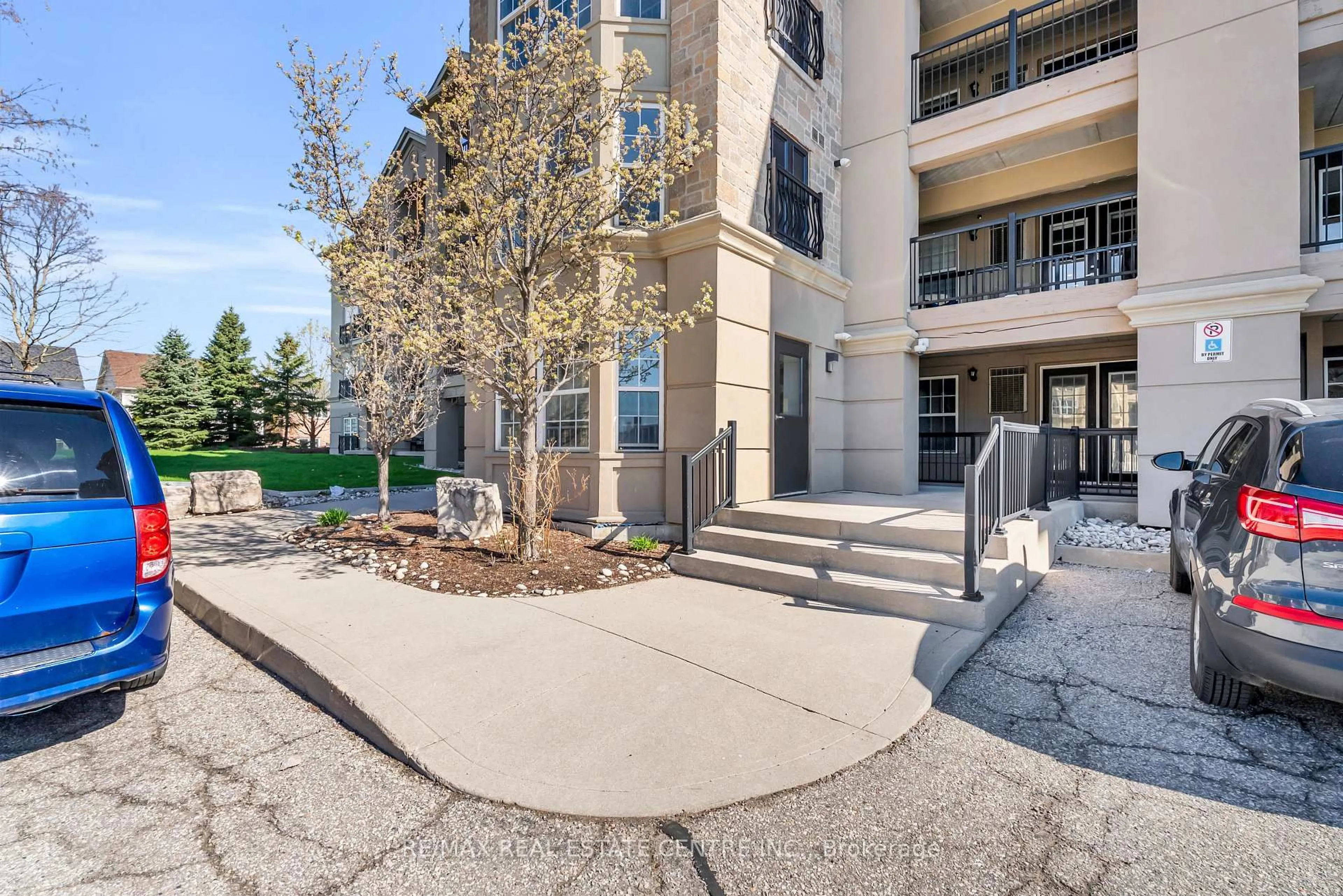 Patio, street for 1479 Maple Ave #102, Milton Ontario L9T 0B5