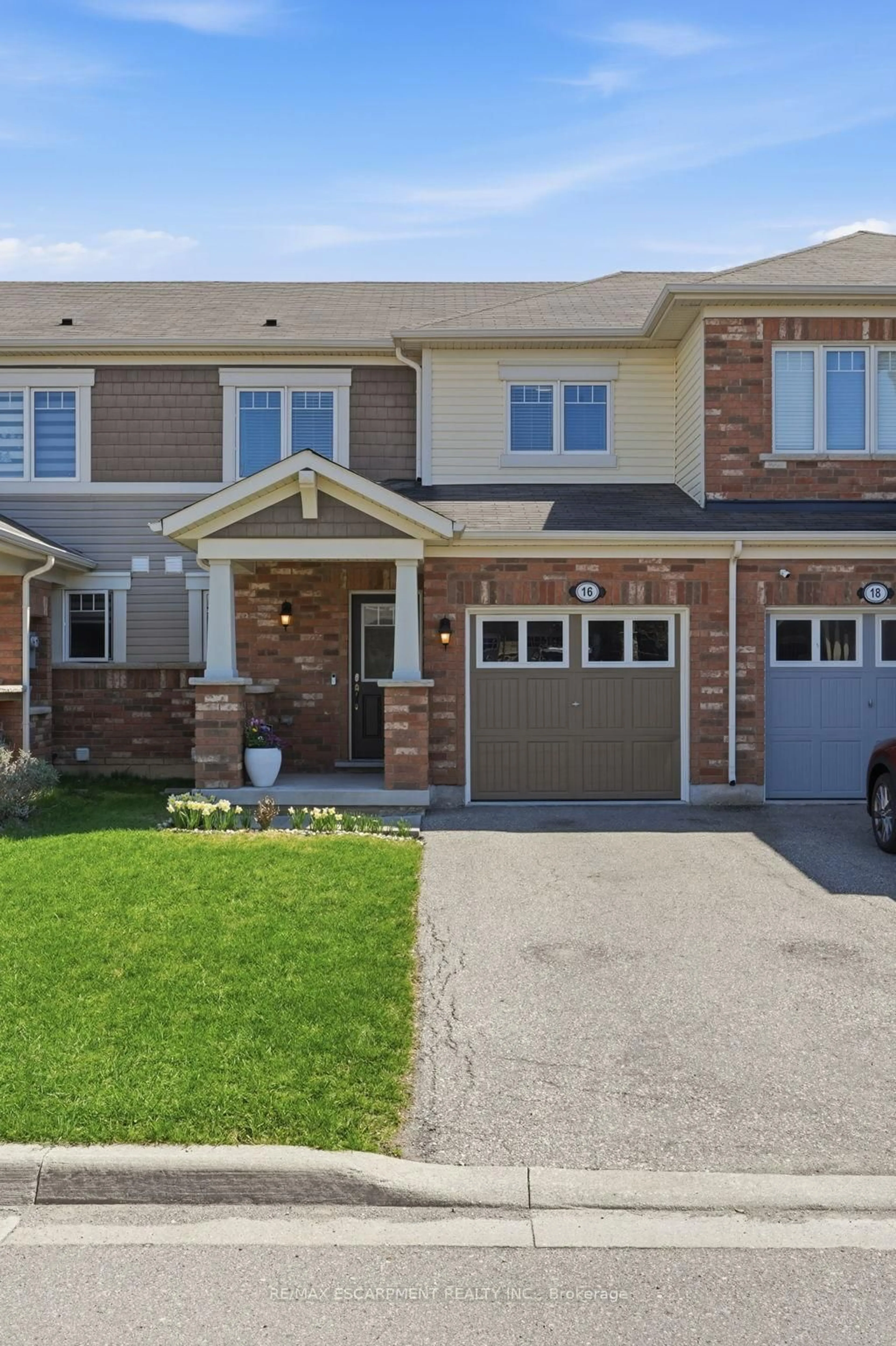 Home with brick exterior material, street for 16 Dredge Crt, Milton Ontario L9T 8T1
