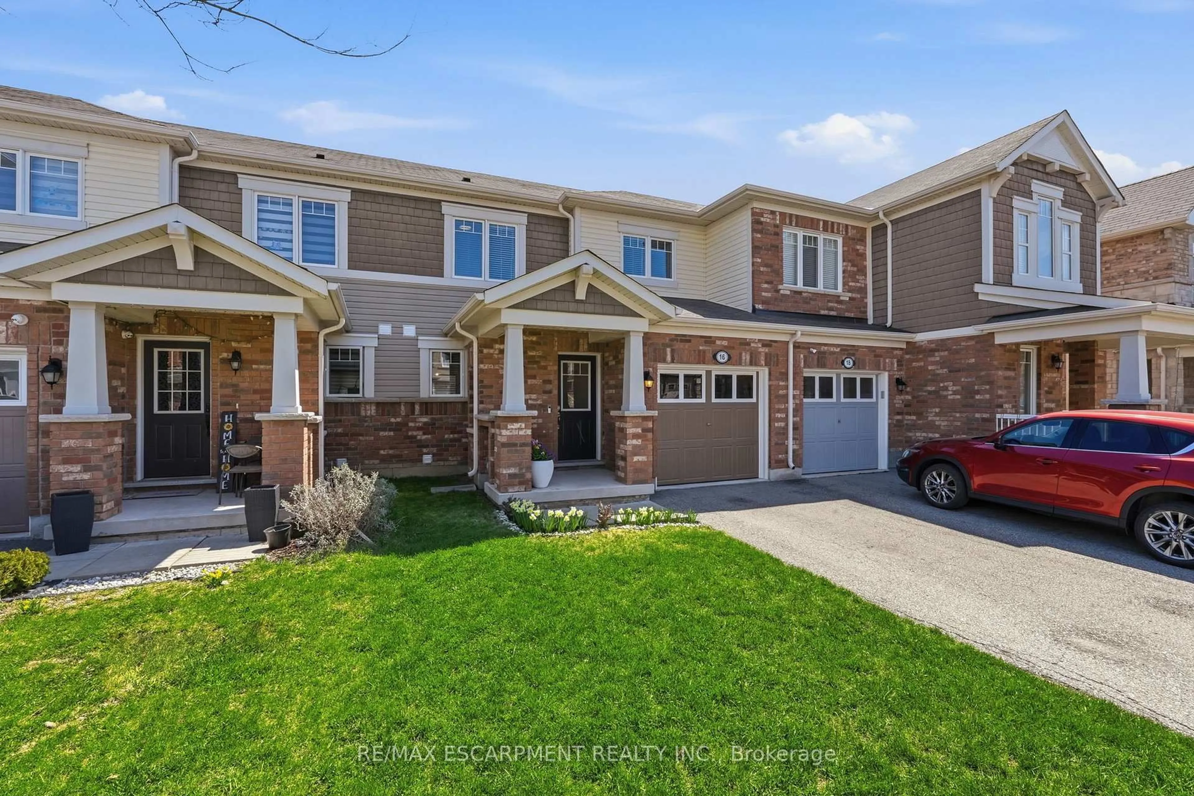 Home with brick exterior material, street for 16 Dredge Crt, Milton Ontario L9T 8T1