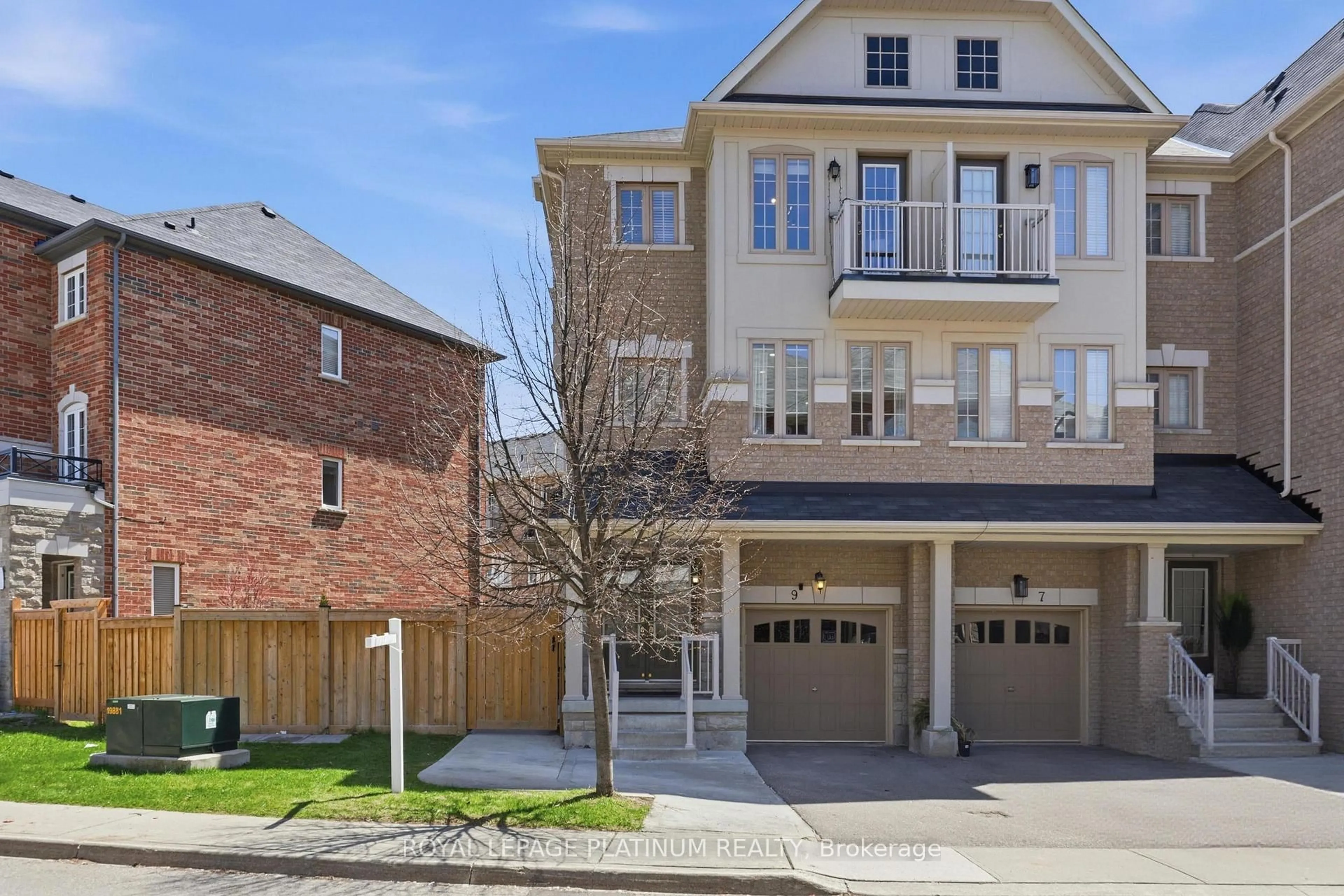 Home with brick exterior material, street for 9 RABBIT RUN Way, Brampton Ontario L6Z 0B4