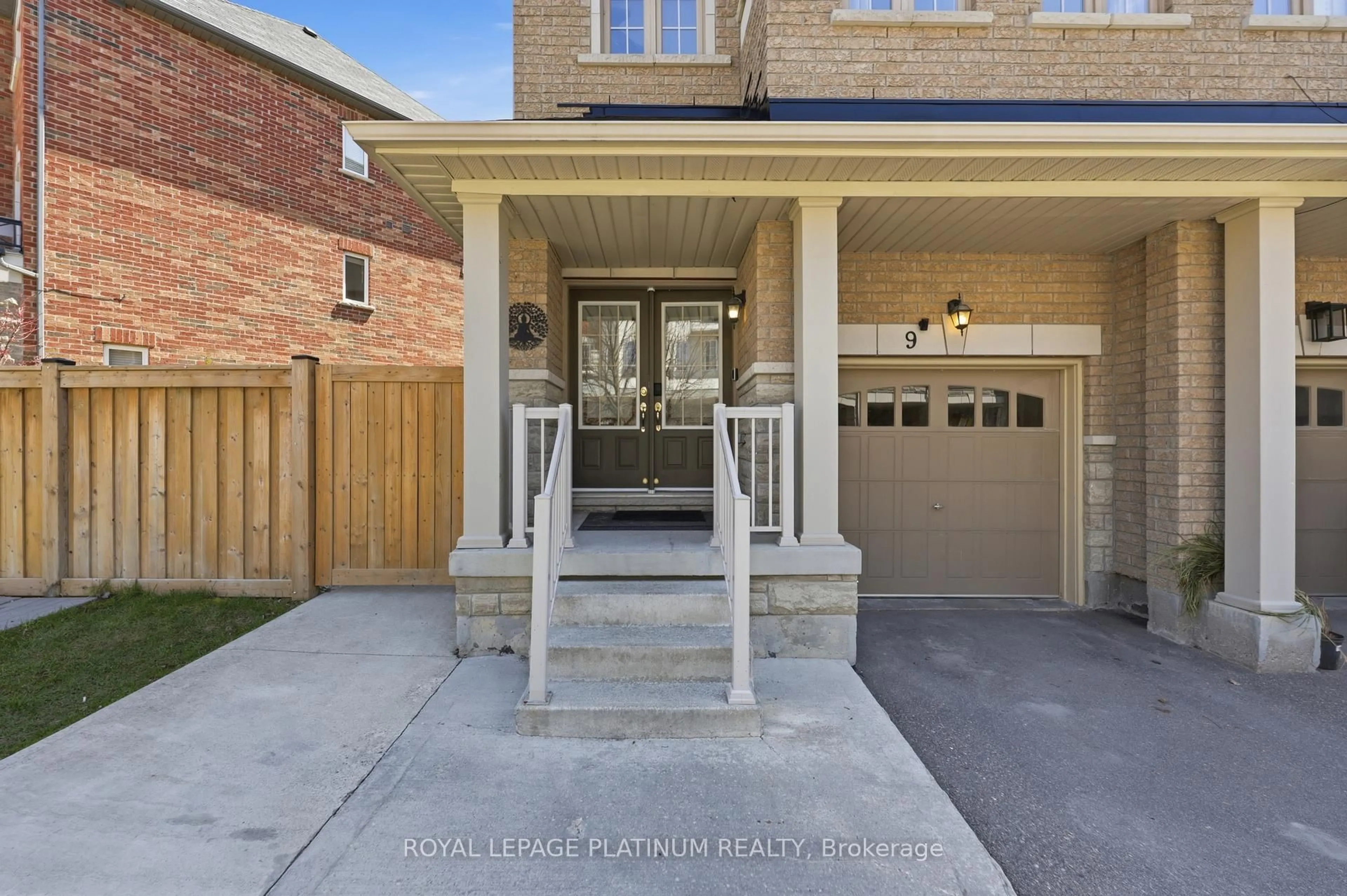 Home with brick exterior material, street for 9 RABBIT RUN Way, Brampton Ontario L6Z 0B4