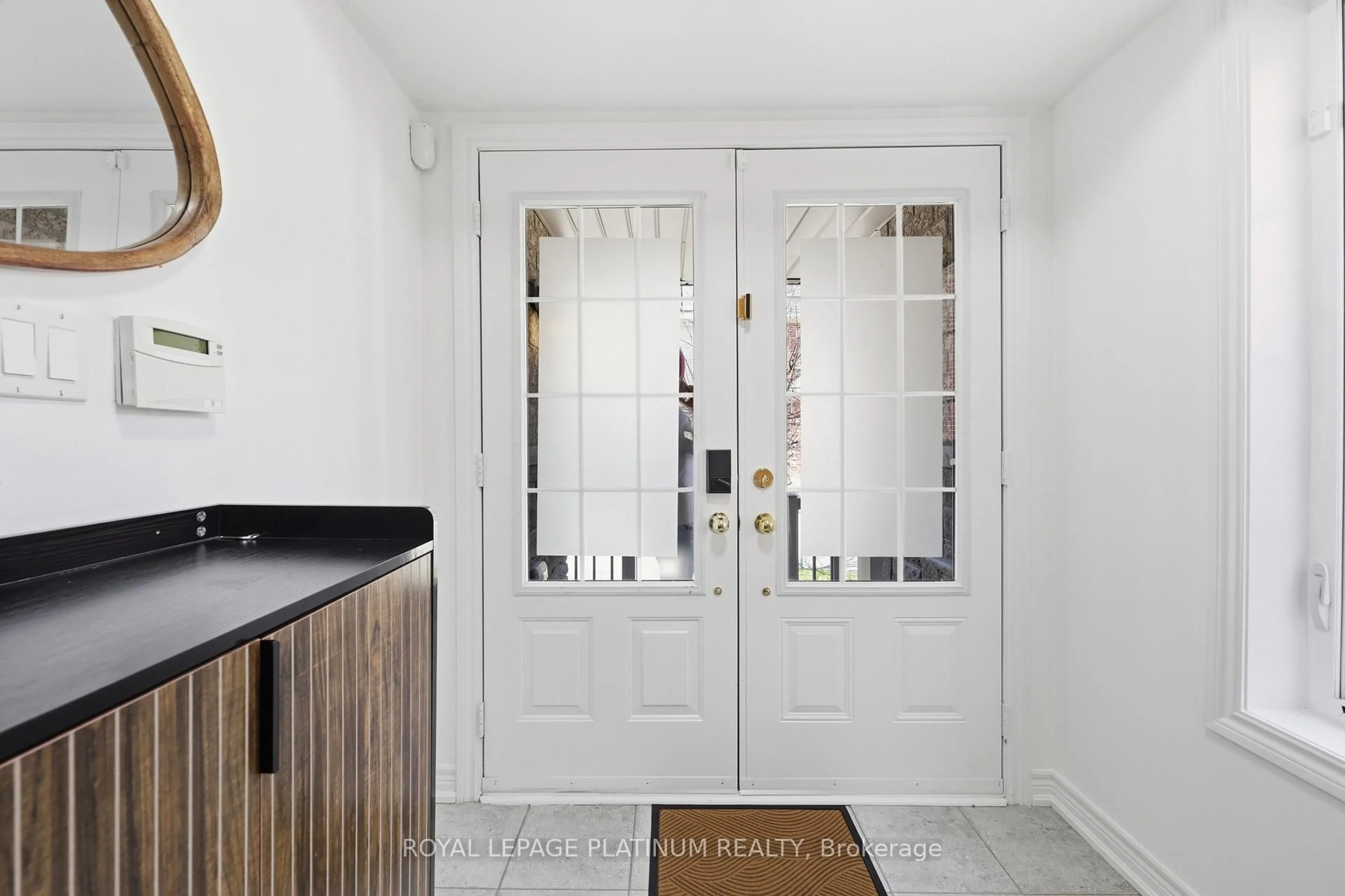 Indoor entryway for 9 RABBIT RUN Way, Brampton Ontario L6Z 0B4