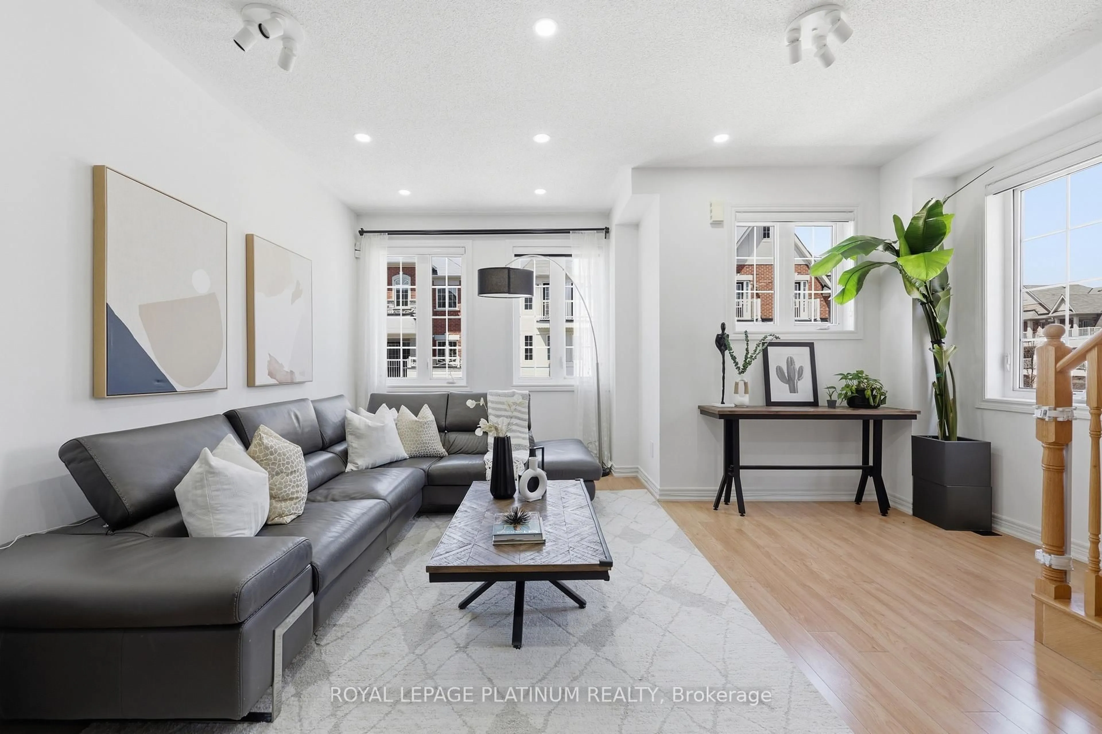 Living room with furniture, unknown for 9 RABBIT RUN Way, Brampton Ontario L6Z 0B4