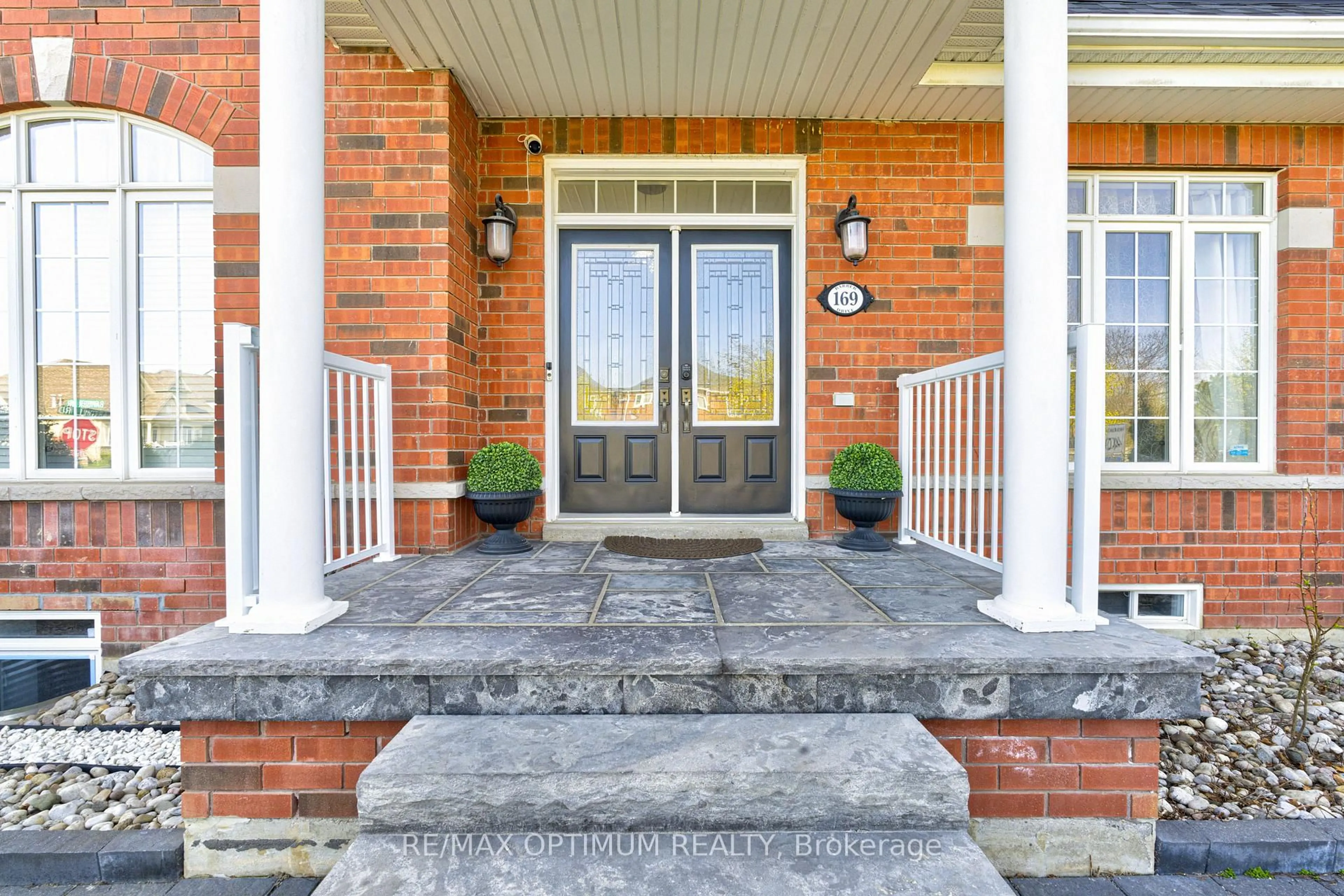 Indoor entryway for 169 Barber Dr, Halton Hills Ontario L7G 5L5