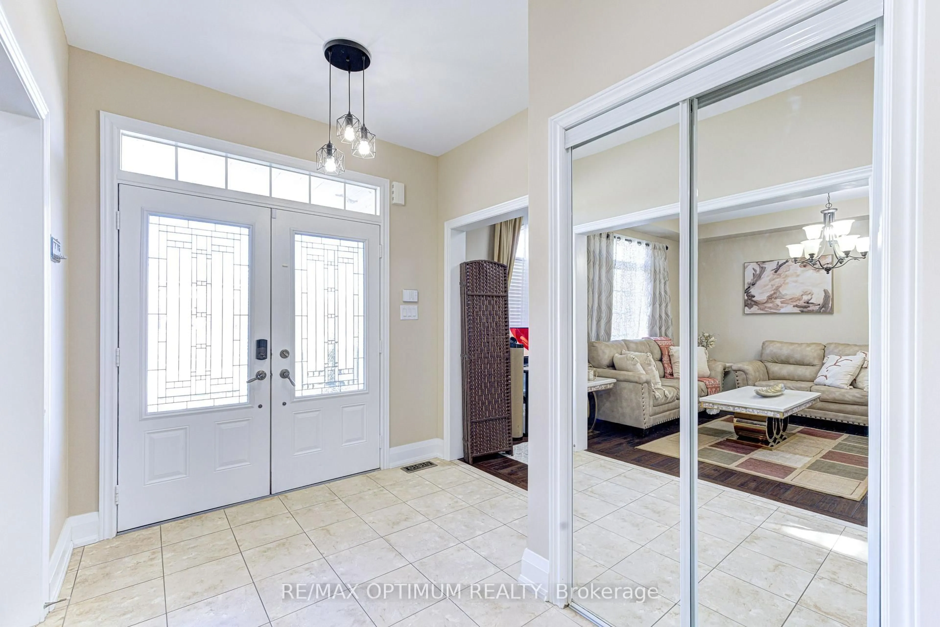 Indoor entryway for 169 Barber Dr, Halton Hills Ontario L7G 5L5