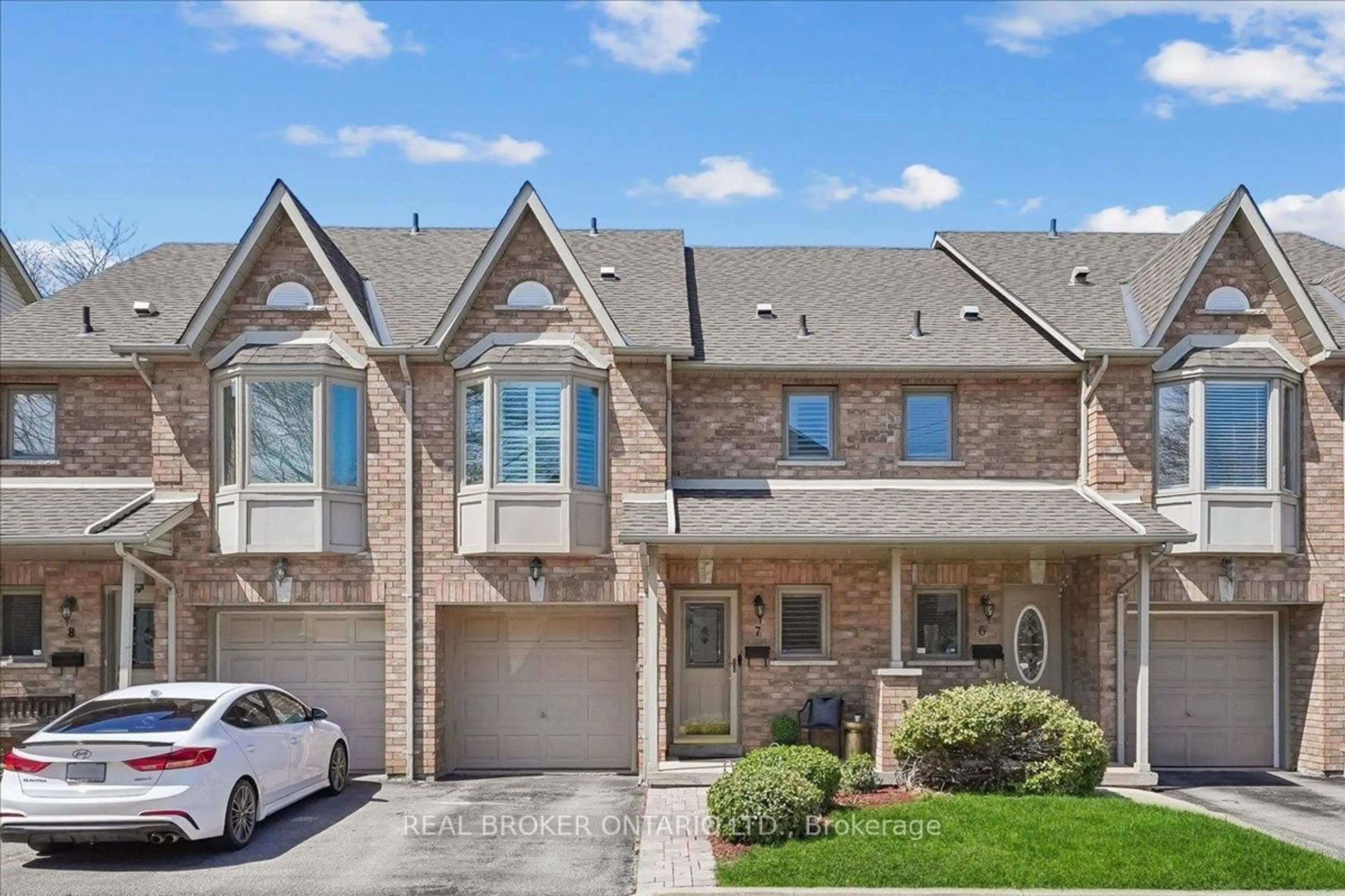 Home with brick exterior material, street for 1385 Lakeshore Rd #Unit 7, Mississauga Ontario L5J 4T6