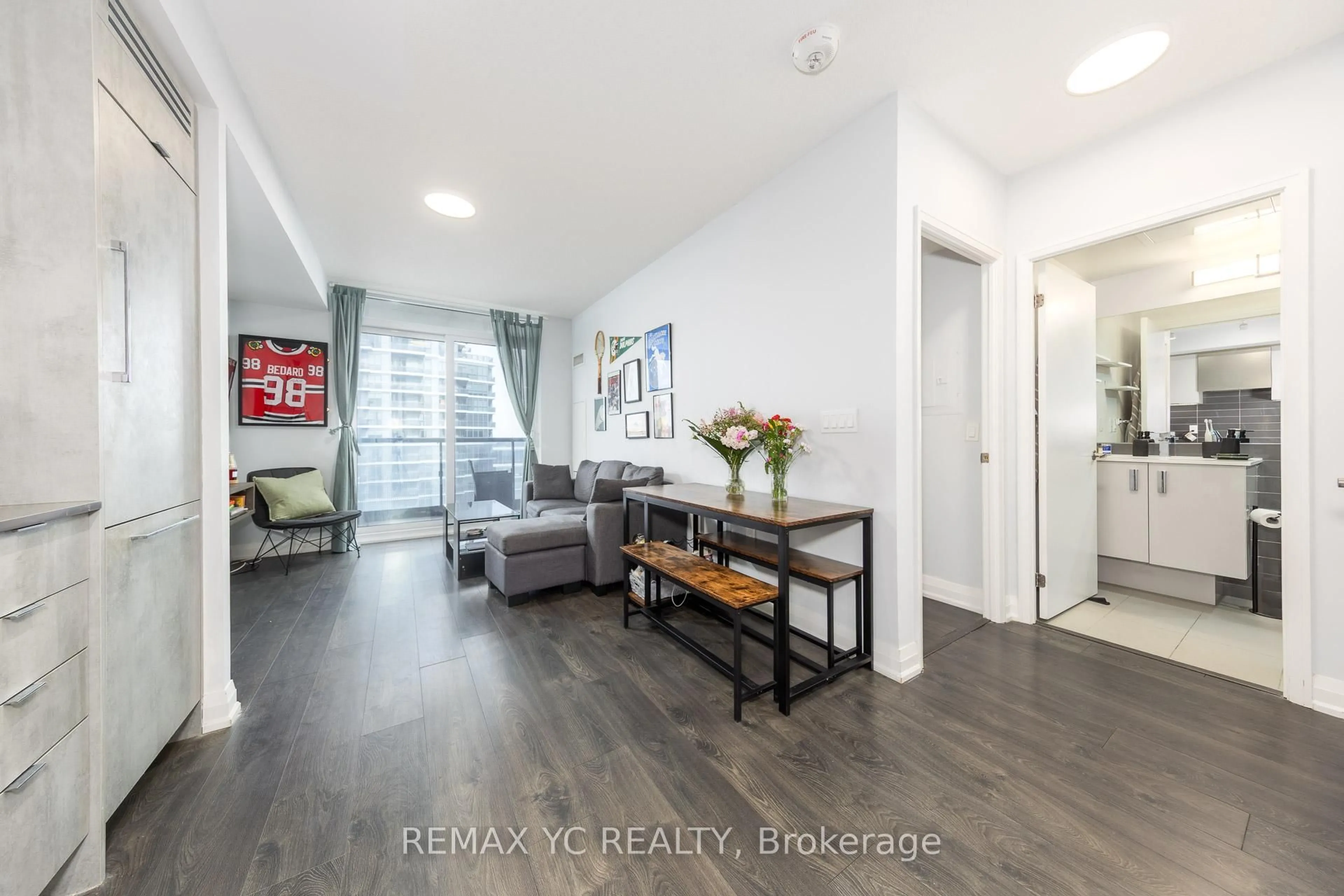 Indoor entryway for 30 Gibbs Rd #2604, Toronto Ontario M9B 0E4