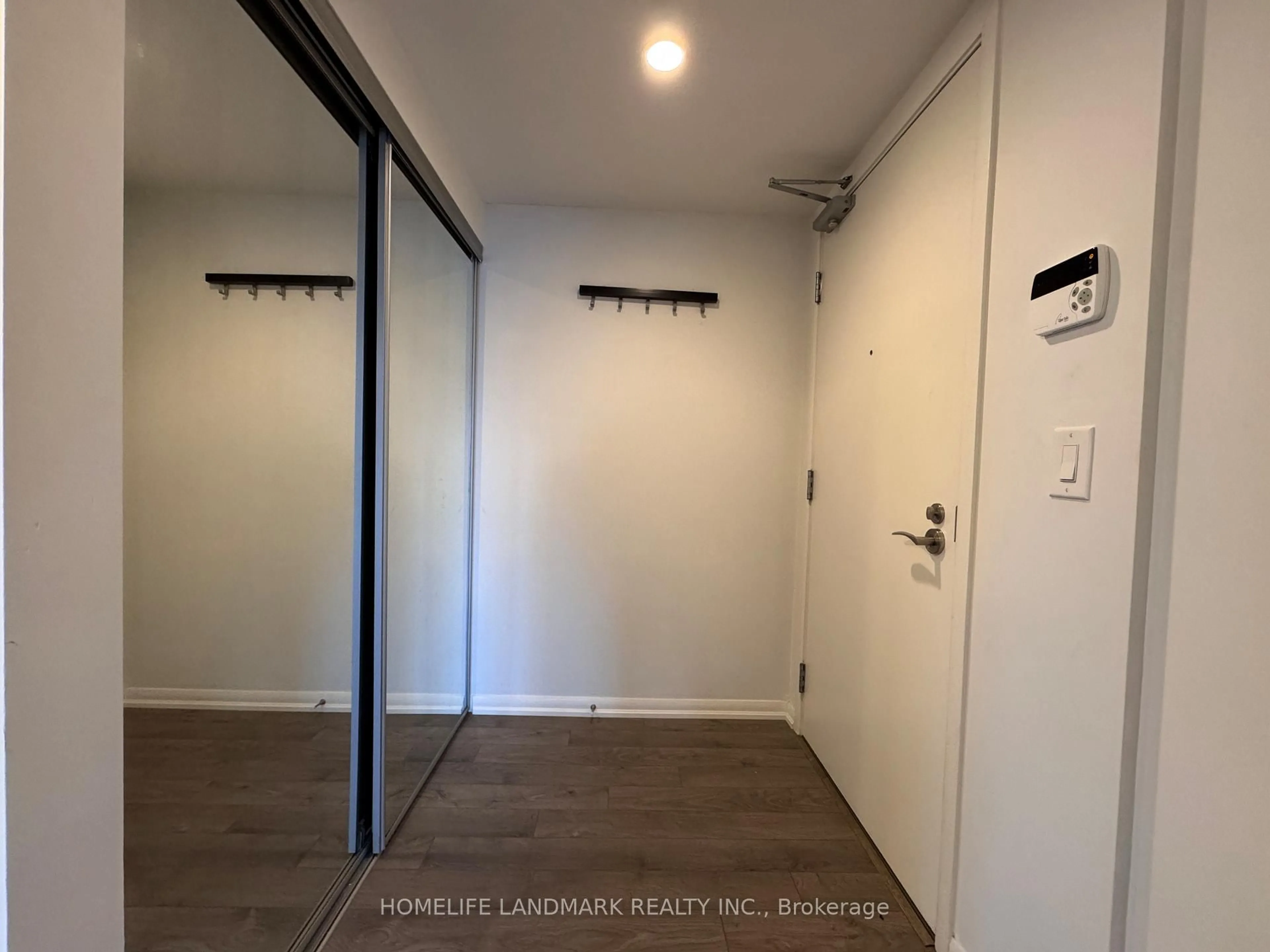 Indoor entryway for 3091 Dufferin St #208, Toronto Ontario M6A 0C4