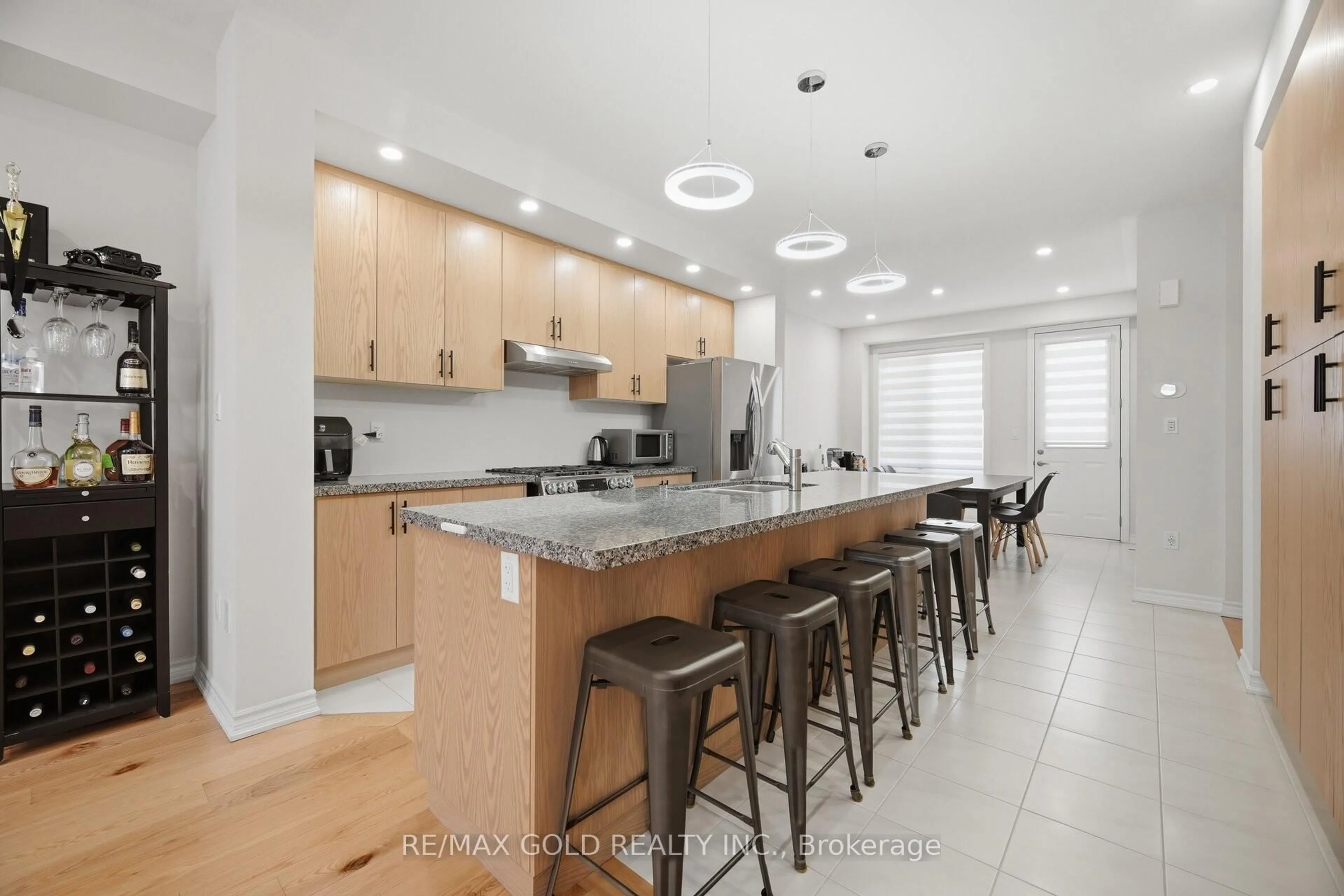 Contemporary kitchen, unknown for 13 Lavinia Rd, Brampton Ontario L6P 4N7