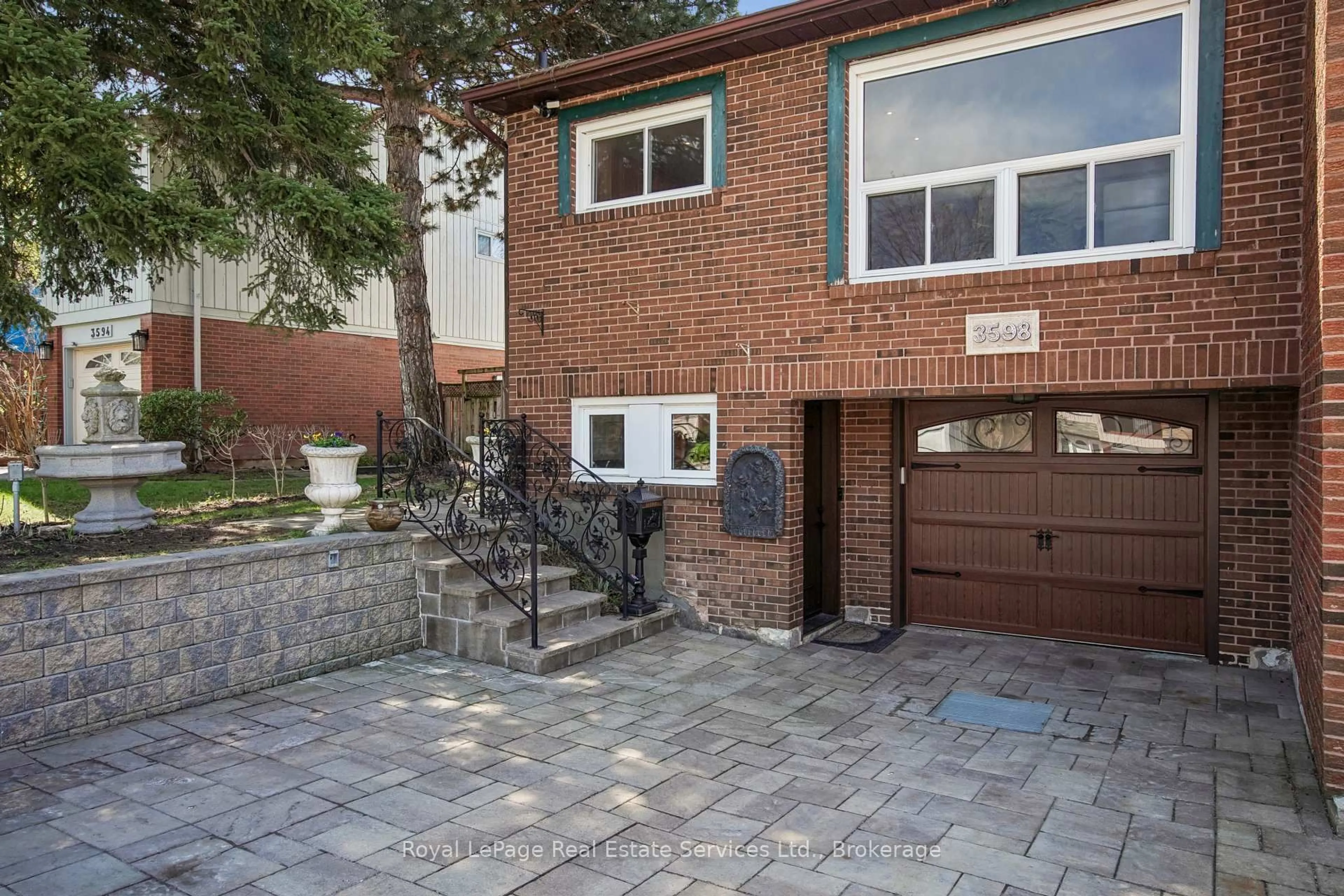 Home with brick exterior material, street for 3598 Ash Row Cres, Mississauga Ontario L5L 1K4